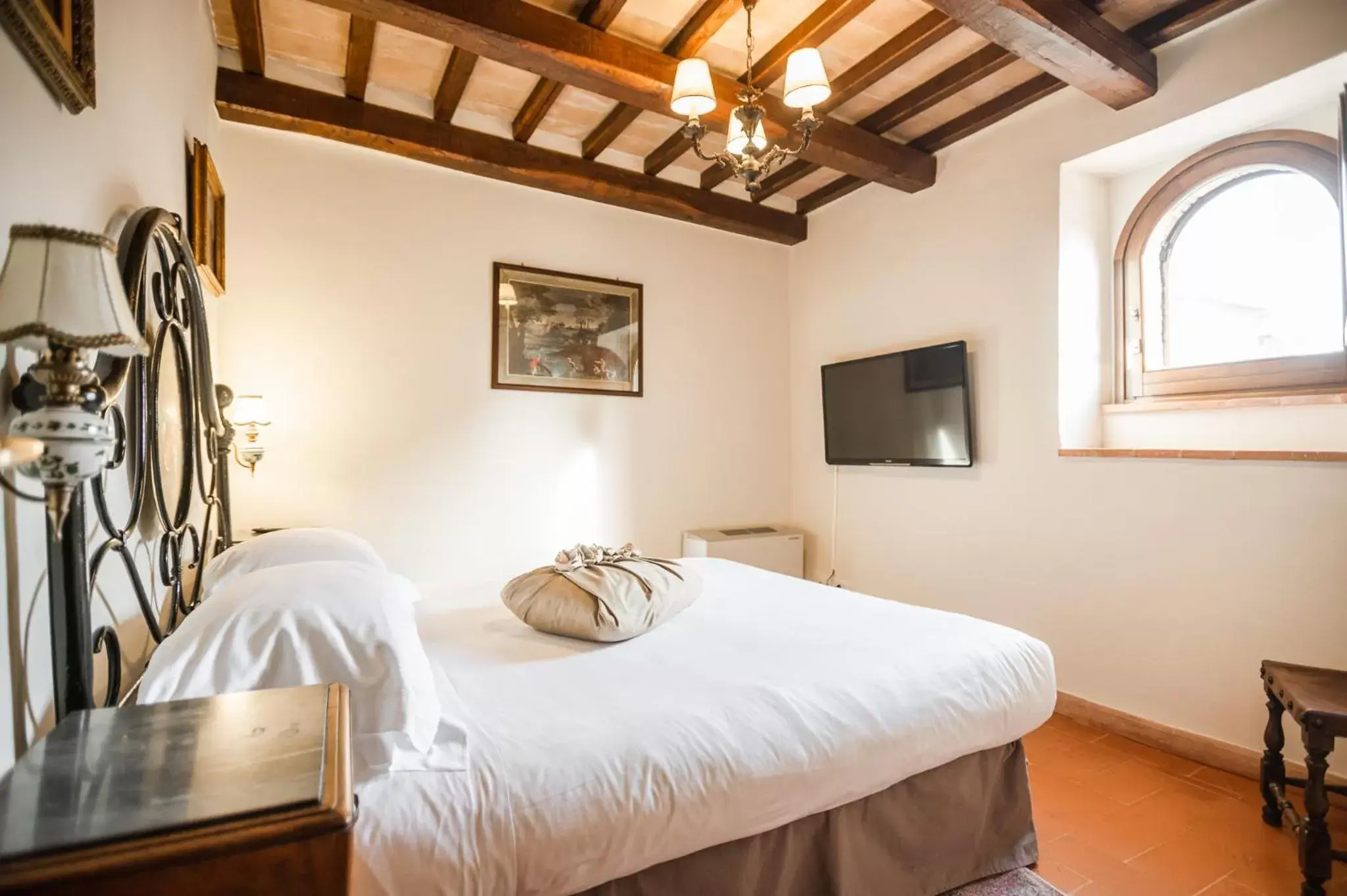 Photo of the whole room, Bed in Borgo Petroro