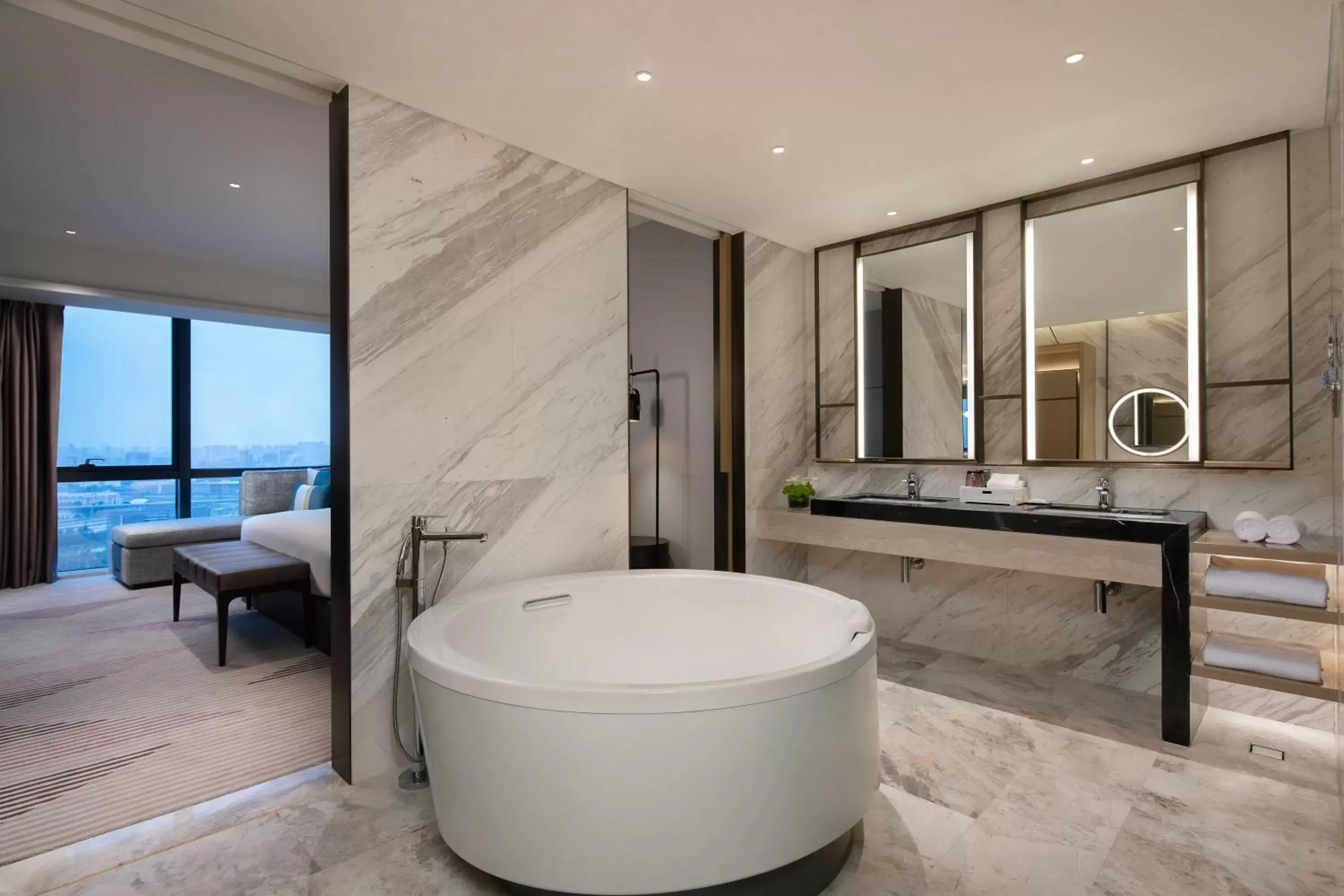 Photo of the whole room, Bathroom in Crowne Plaza Foshan Nanhai, an IHG Hotel