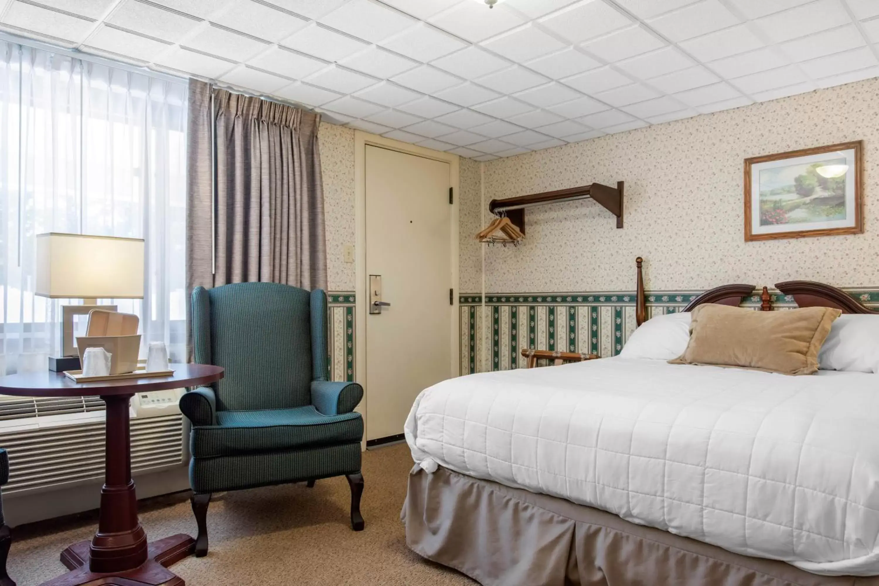 Bed in Coachman Inn Bed in Coachman Inn