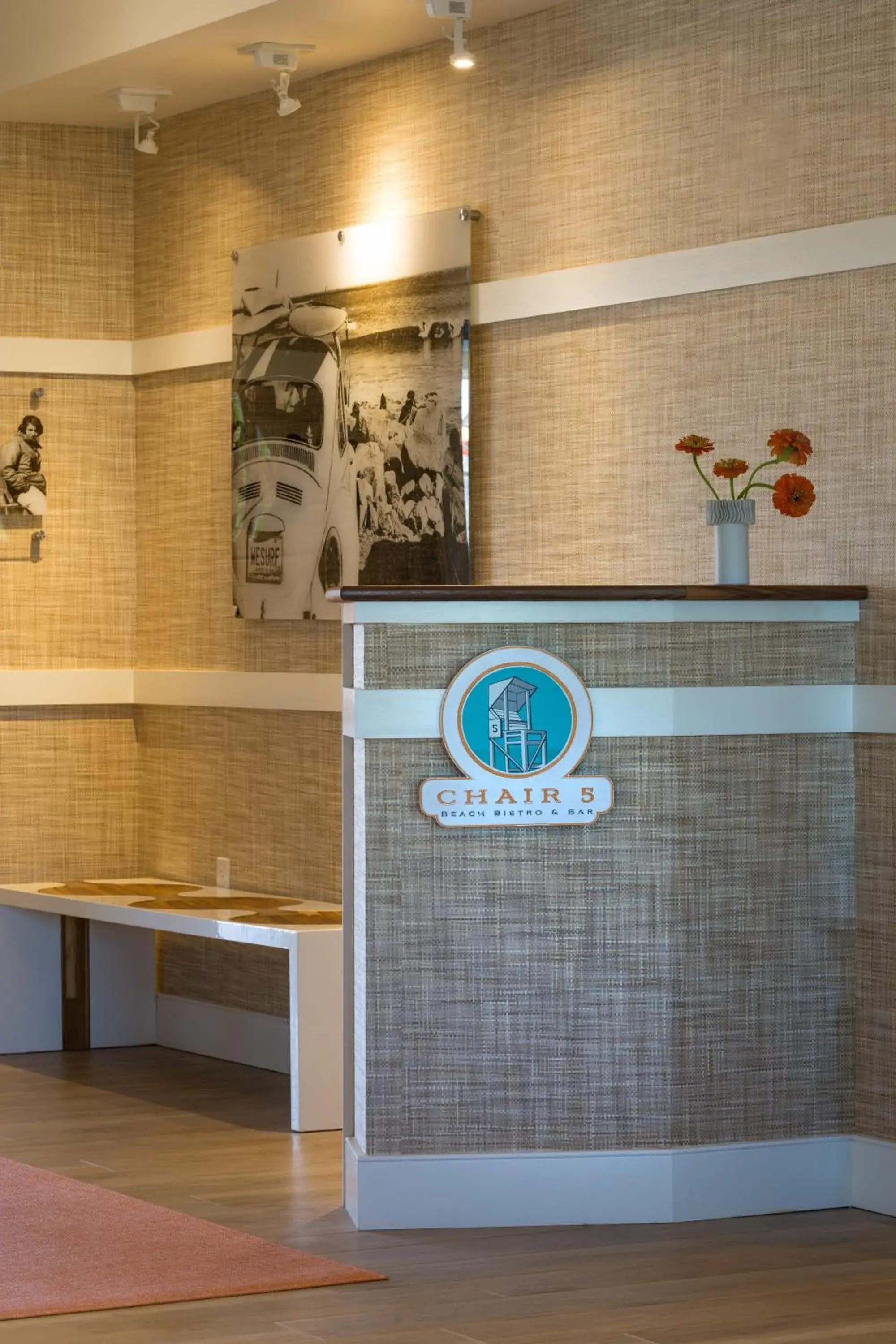 Restaurant/places to eat in The Break Hotel Restaurant/places to eat in The Break Hotel