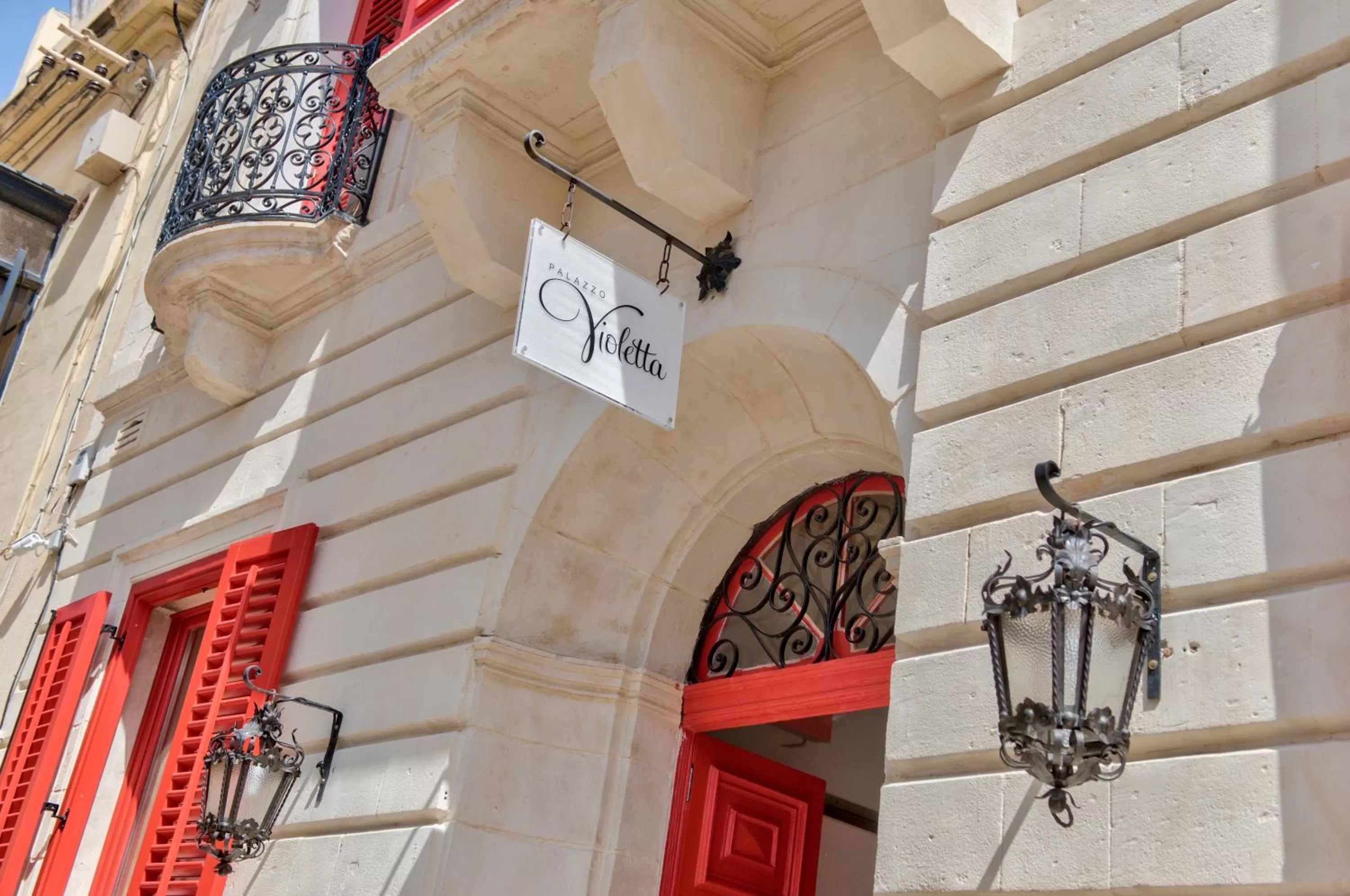 Facade/entrance in Palazzo Violetta