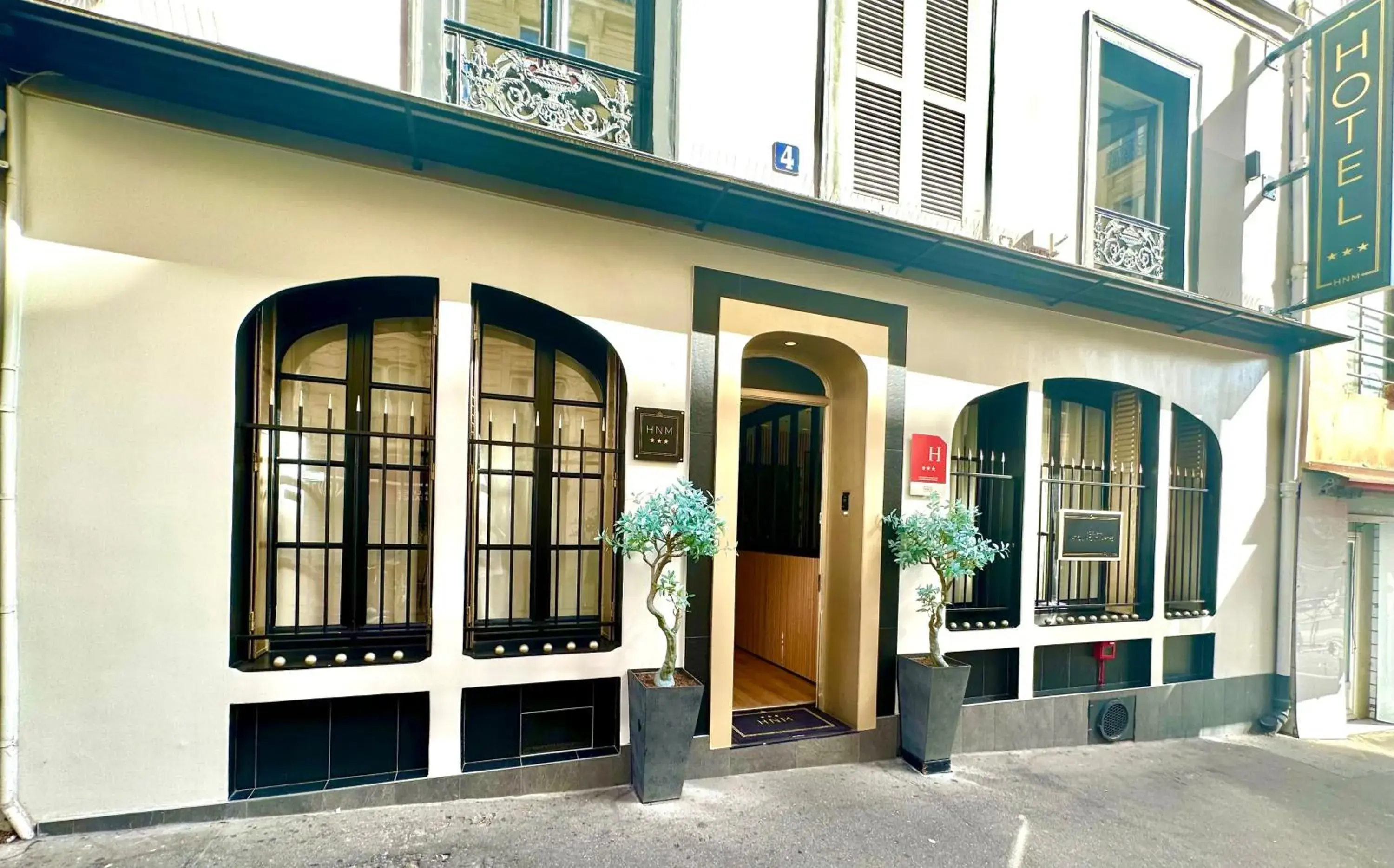 Property building in Nation Montmartre Hotel