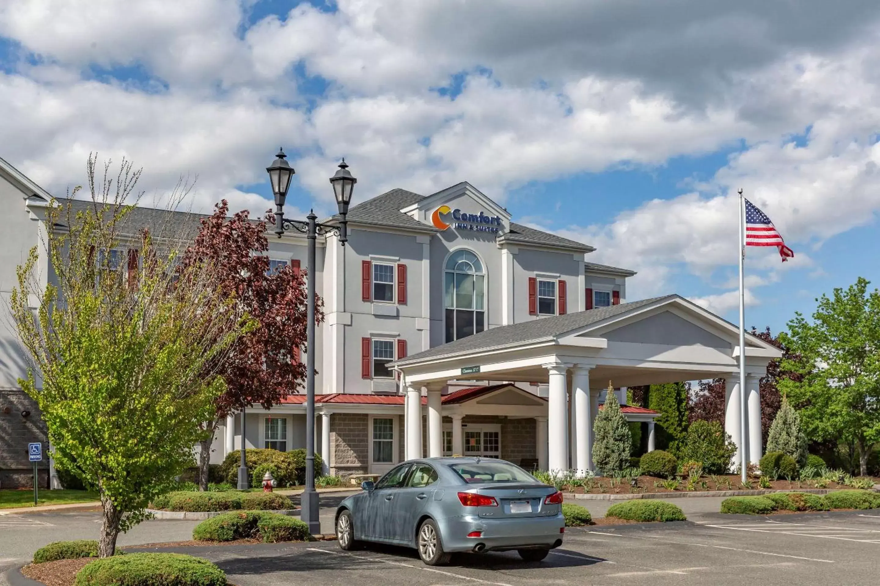 Property Building in Comfort Inn & Suites