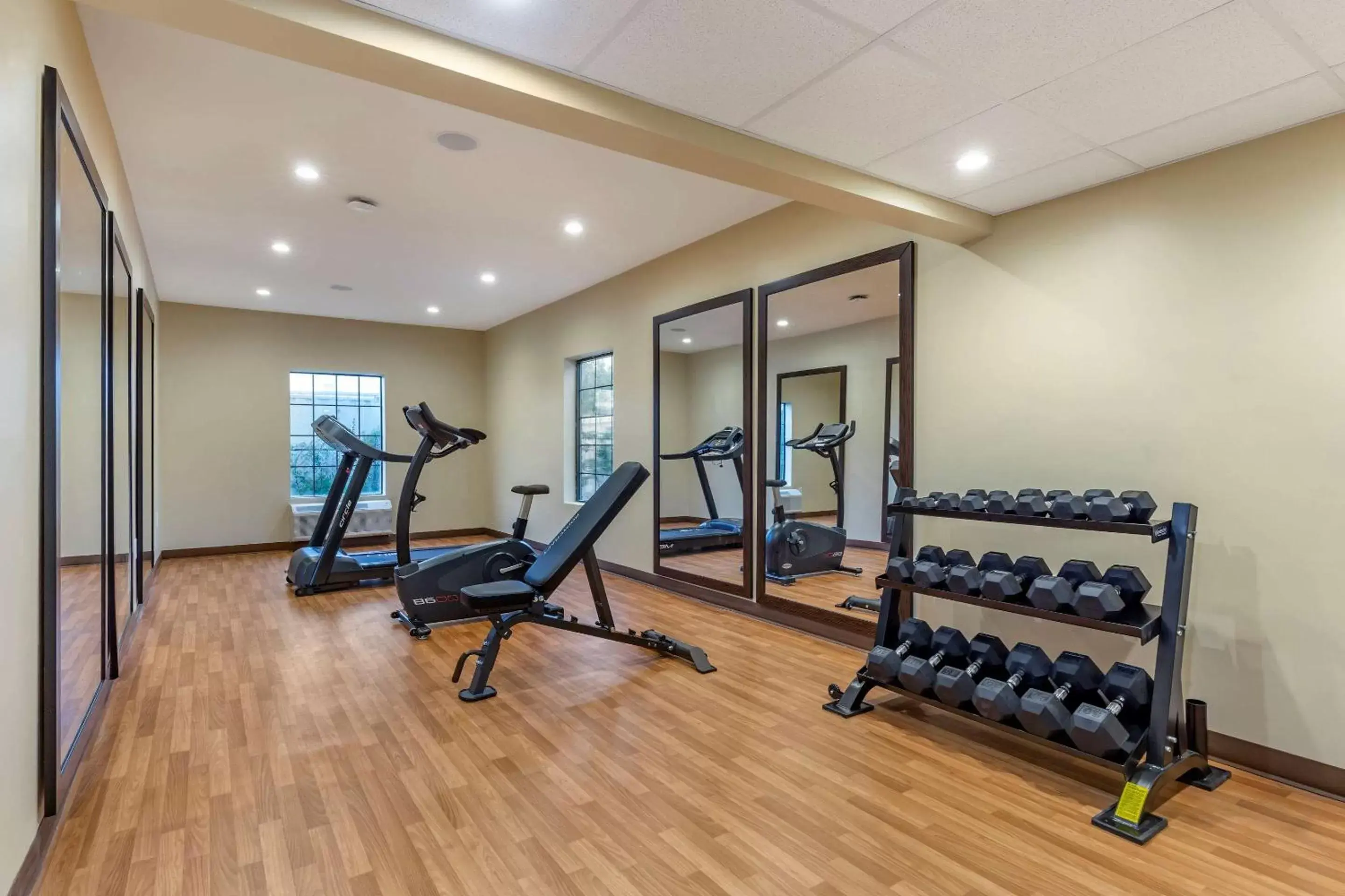 Fitness centre/facilities, Fitness Center/Facilities in Comfort Suites near Camp Lejeune