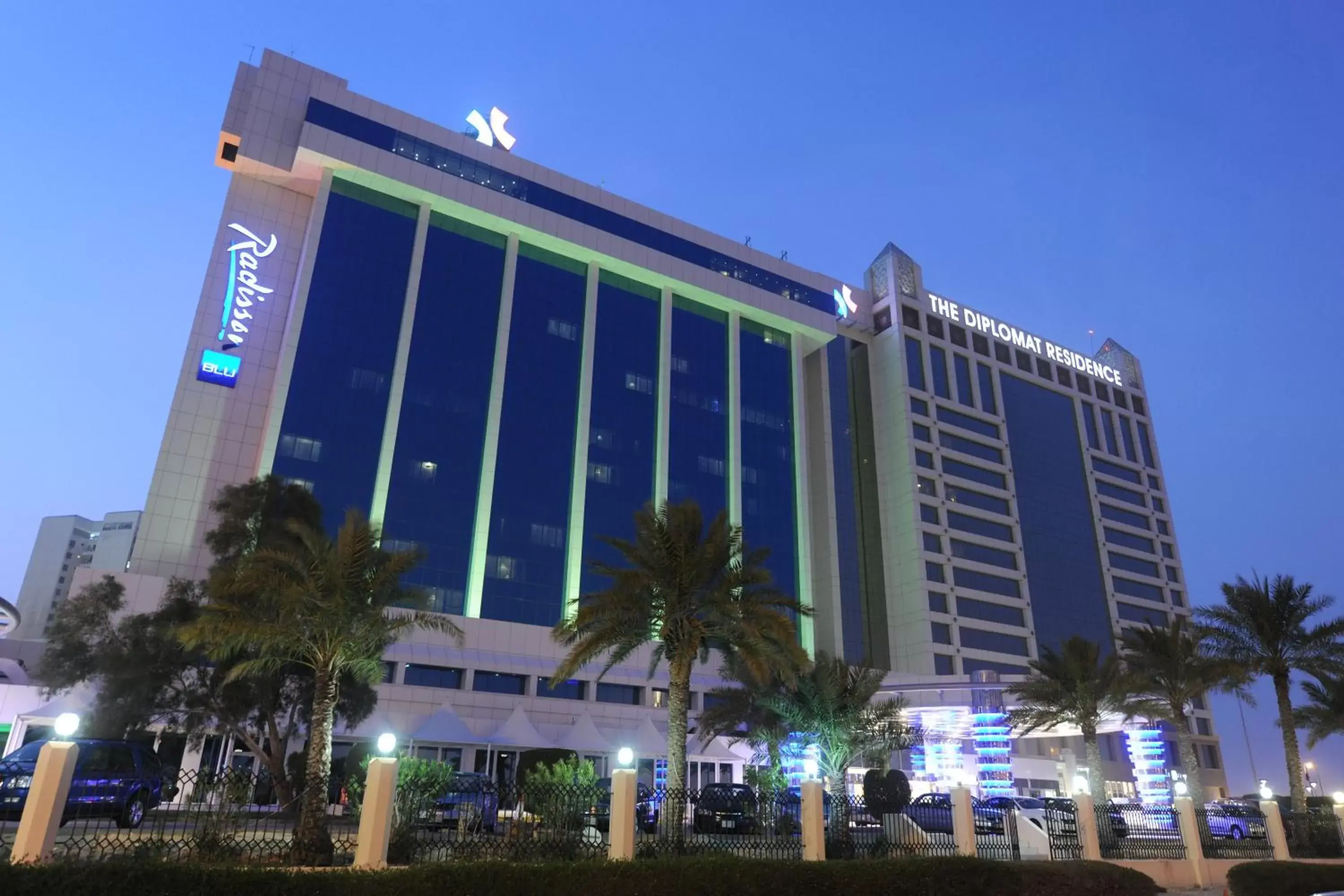 Facade/entrance, Property Building in The Diplomat Radisson Blu Hotel Residence & Spa