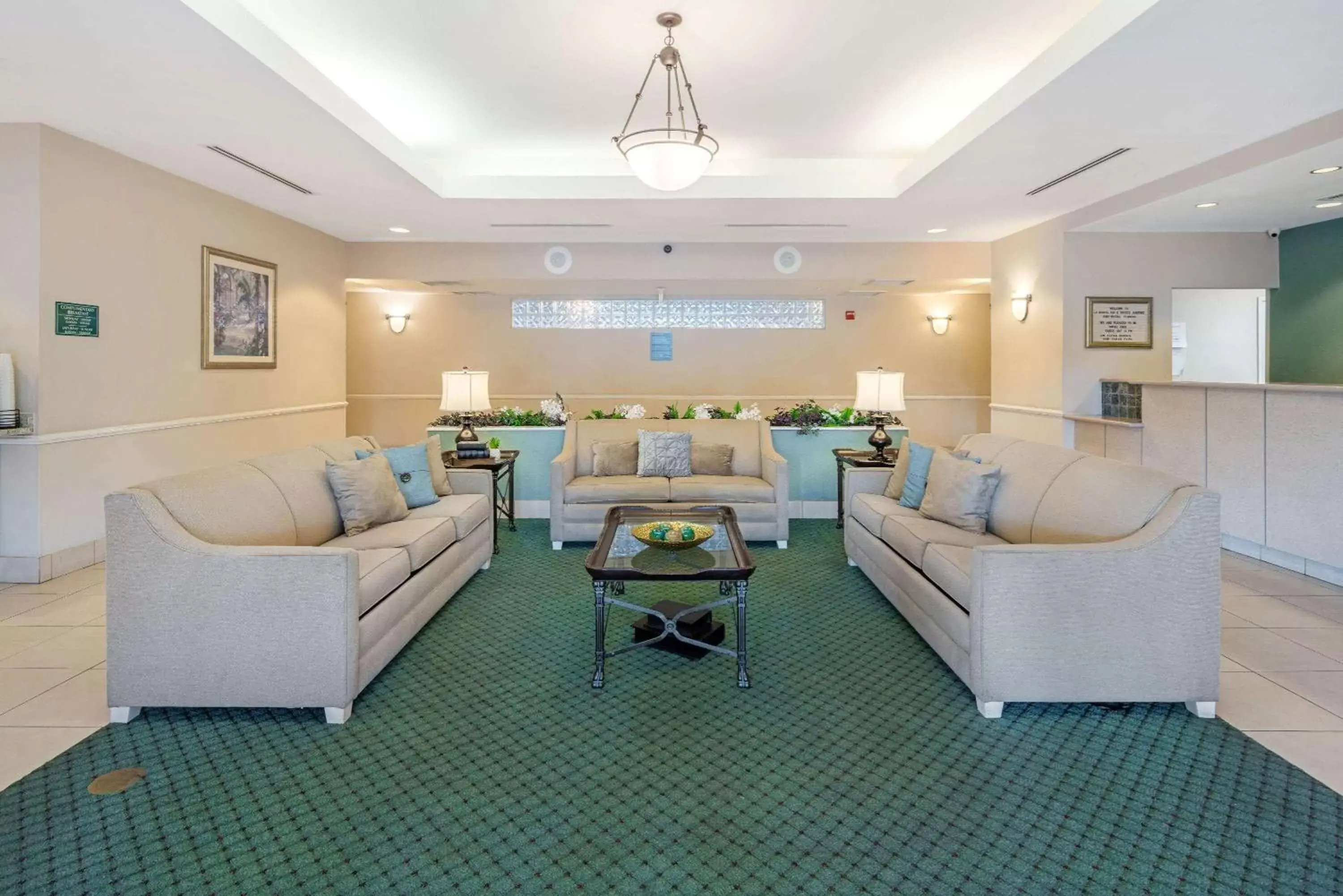 Lobby or reception, Seating Area in La Quinta Inn and Suites Fort Myers I-75