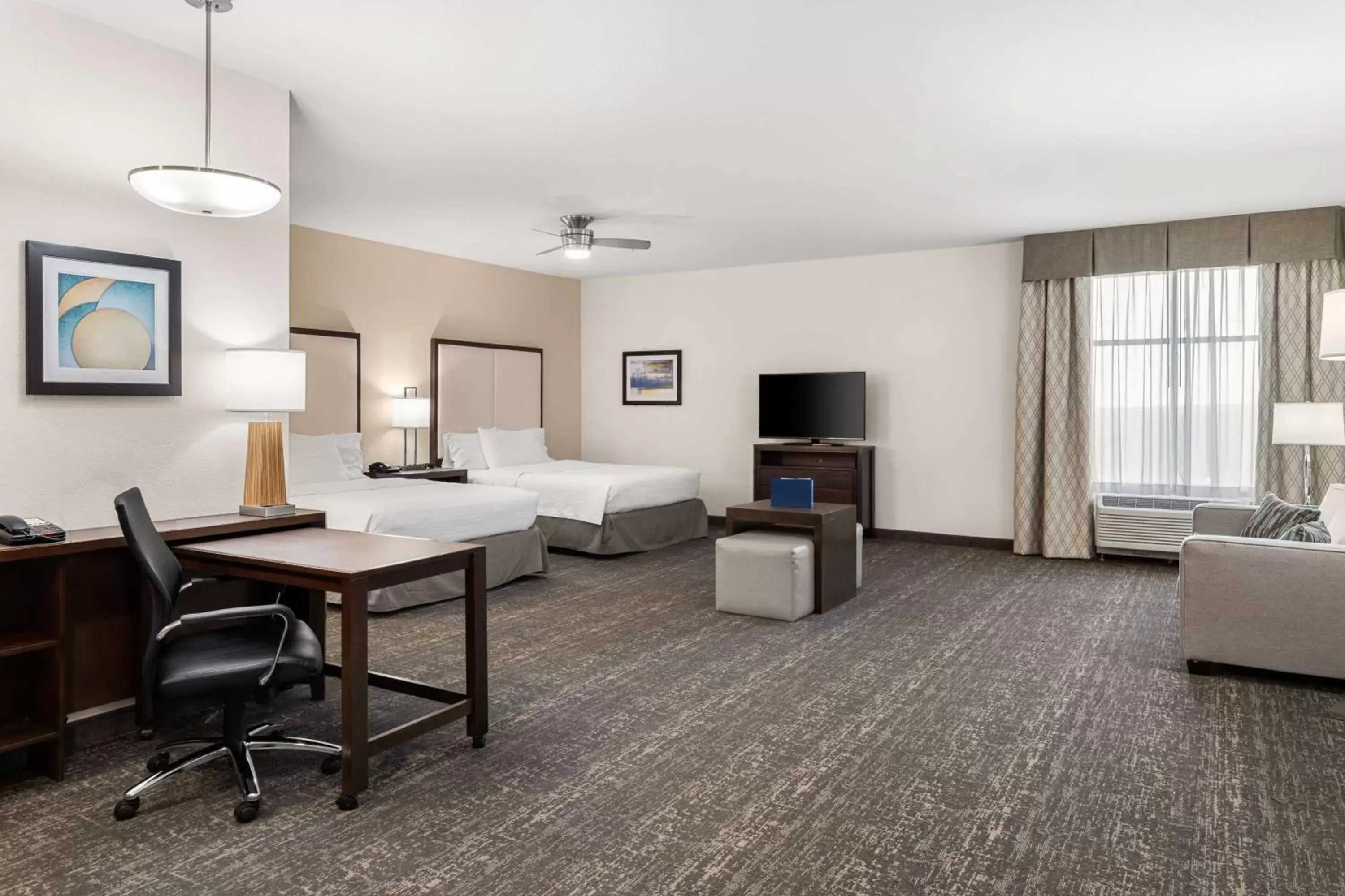 Bedroom, TV/Entertainment Center in Homewood Suites By Hilton San Marcos