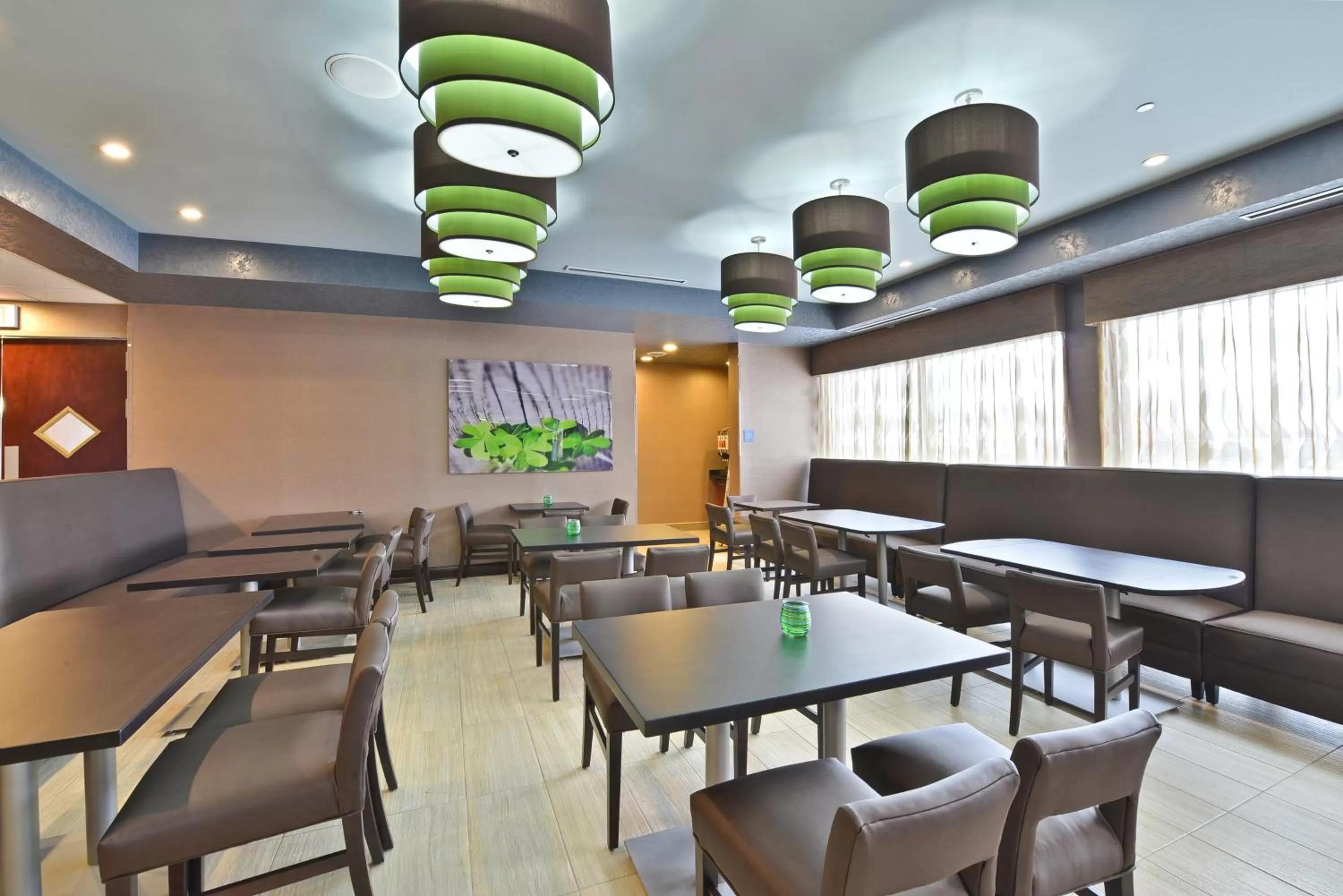 Restaurant/places to eat in Wyndham Garden Elk Grove Village - O'Hare