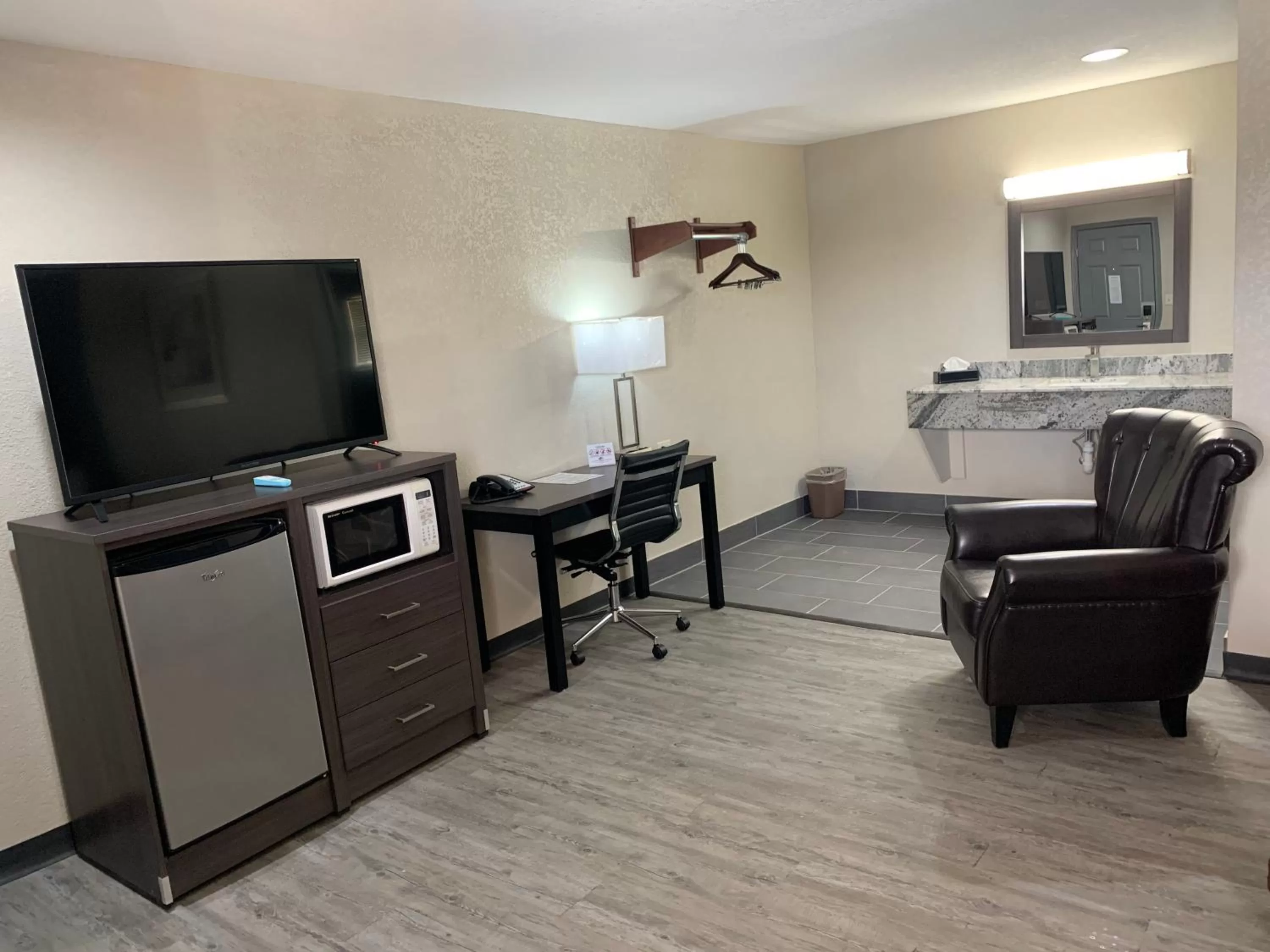 Crescent Park Motel & Suites