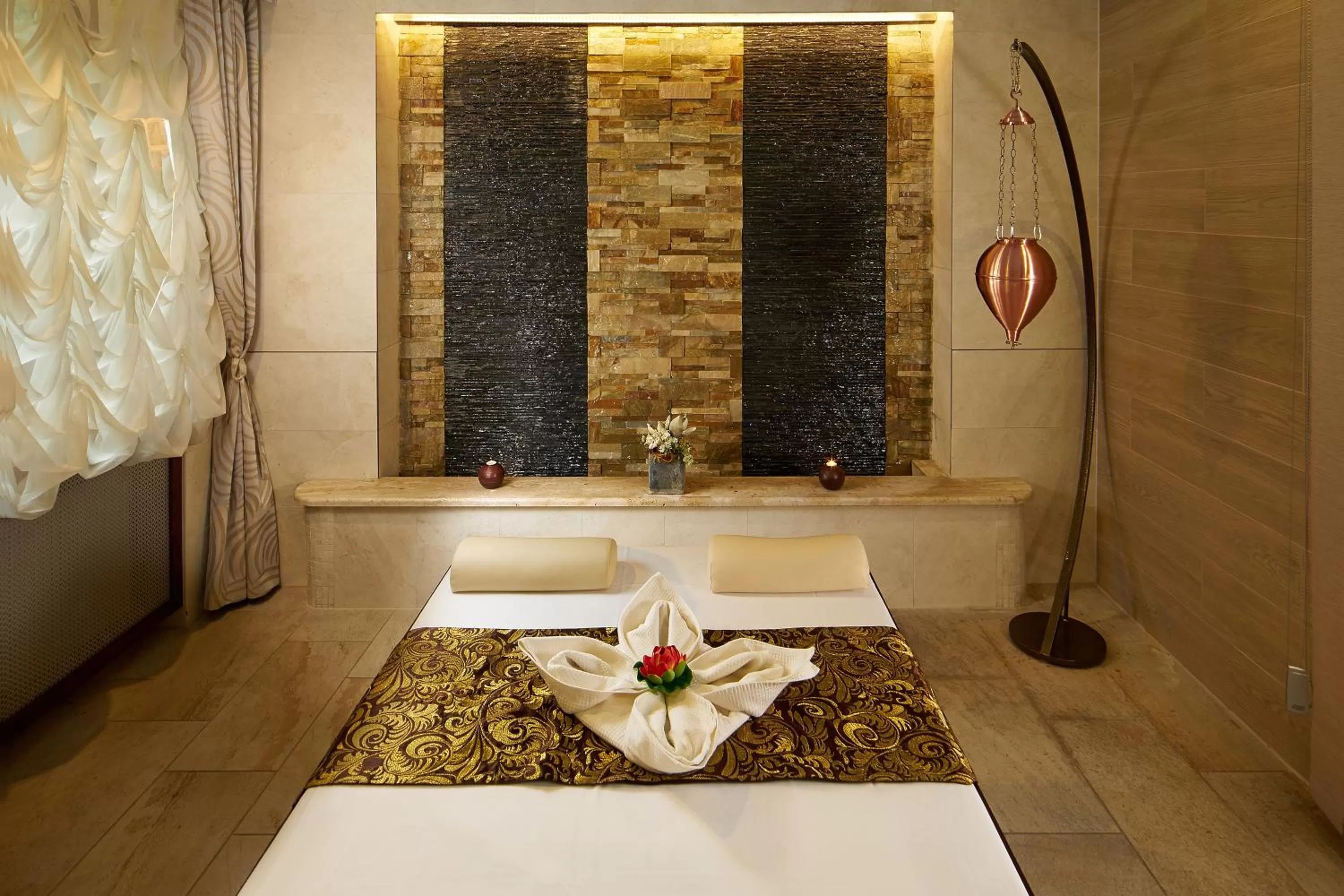 Spa and wellness centre/facilities, Bed in Retro Riverside Wellness Resort