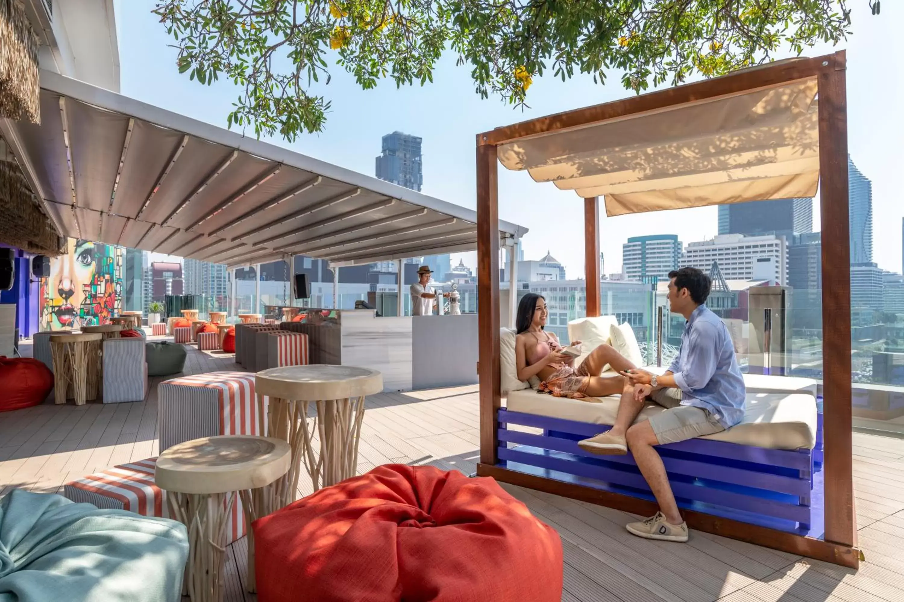 Lounge or bar in Novotel Bangkok Platinum Pratunam