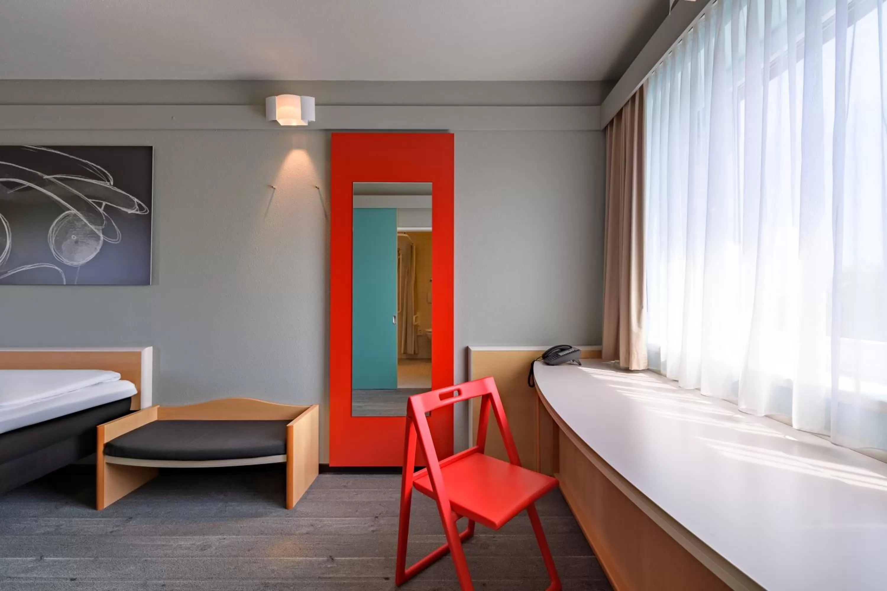 Photo of the whole room, Bed in ibis Hamburg Alsterring