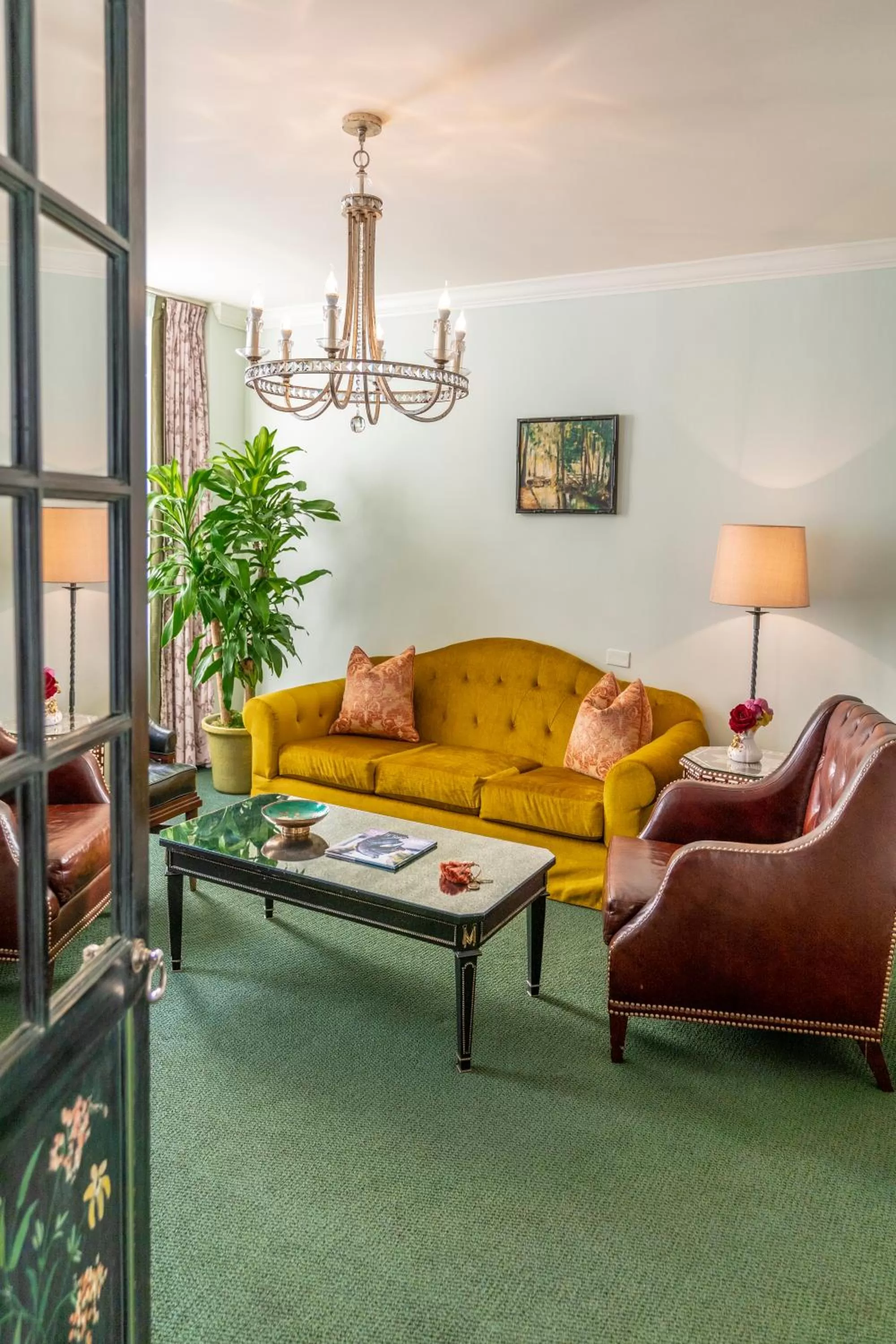 Living room in The Pontchartrain Hotel