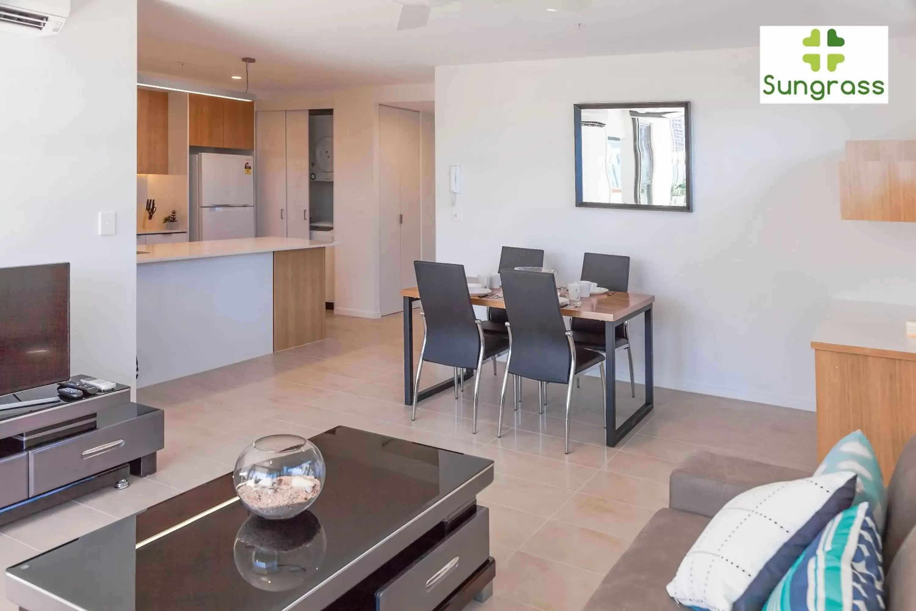 Living room, Kitchen/Kitchenette in Fleet Lane Apartments