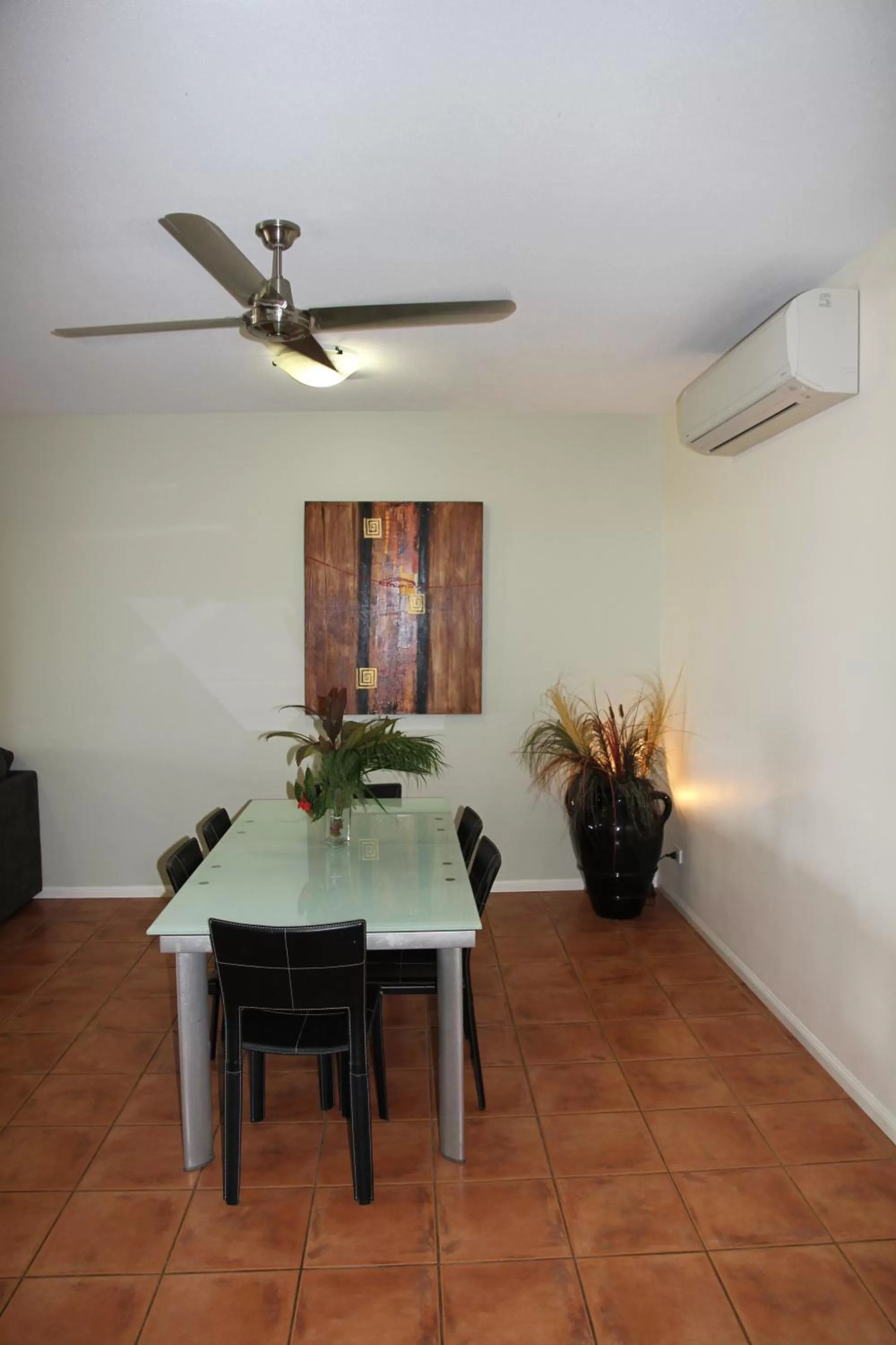 Dining Area in Darwin Deluxe Apartments