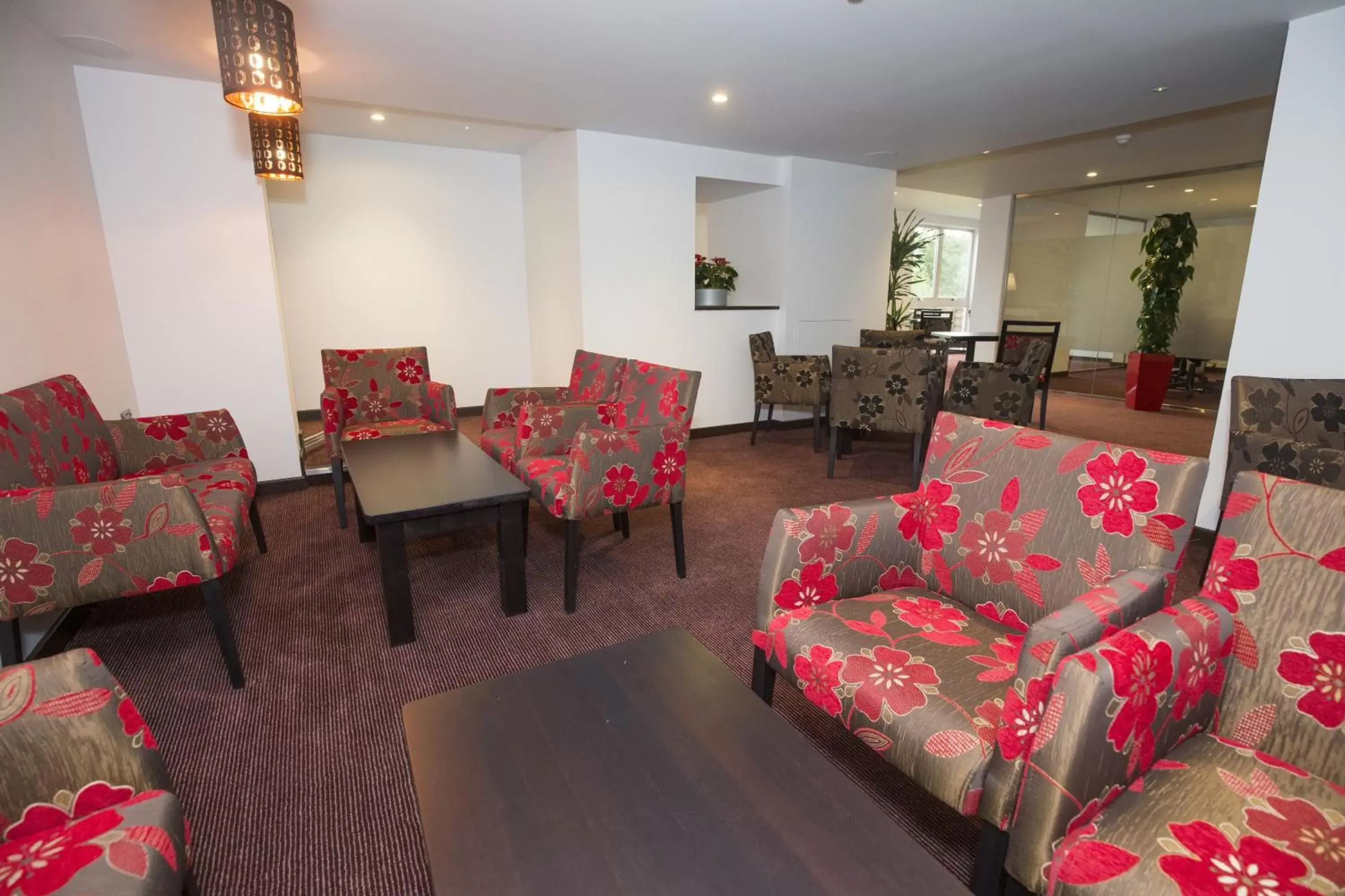 Lounge or bar, Seating Area in Ramada Milton Keynes