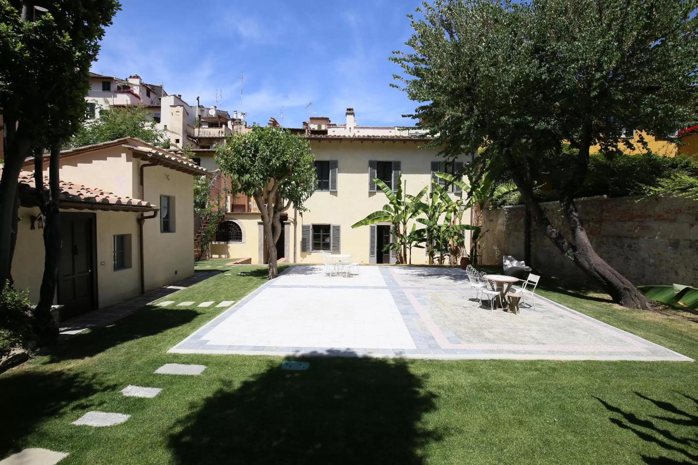 Garden in Numa Florence Palazzo San Niccolò