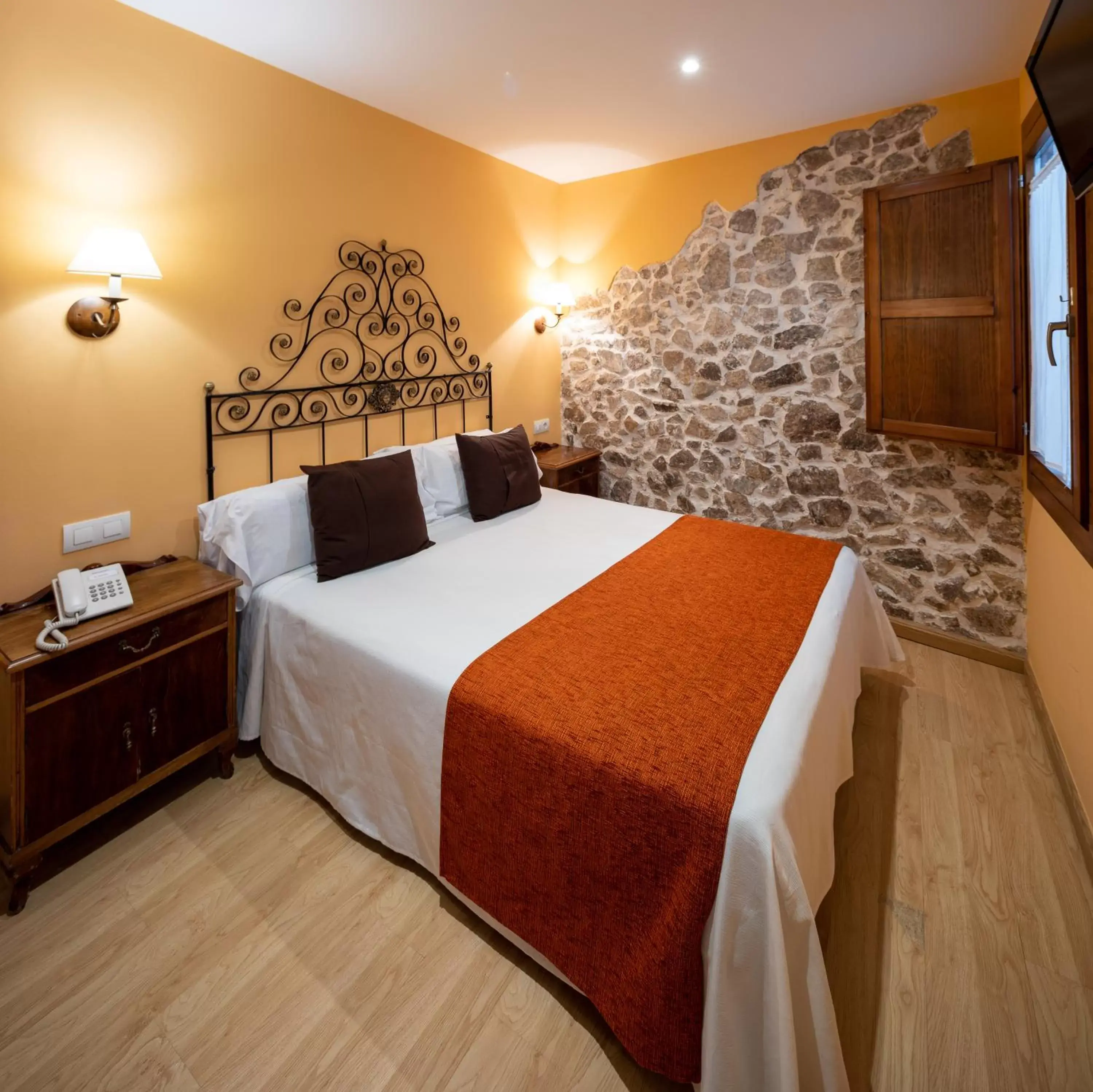 Bed in Hotel Ripoll