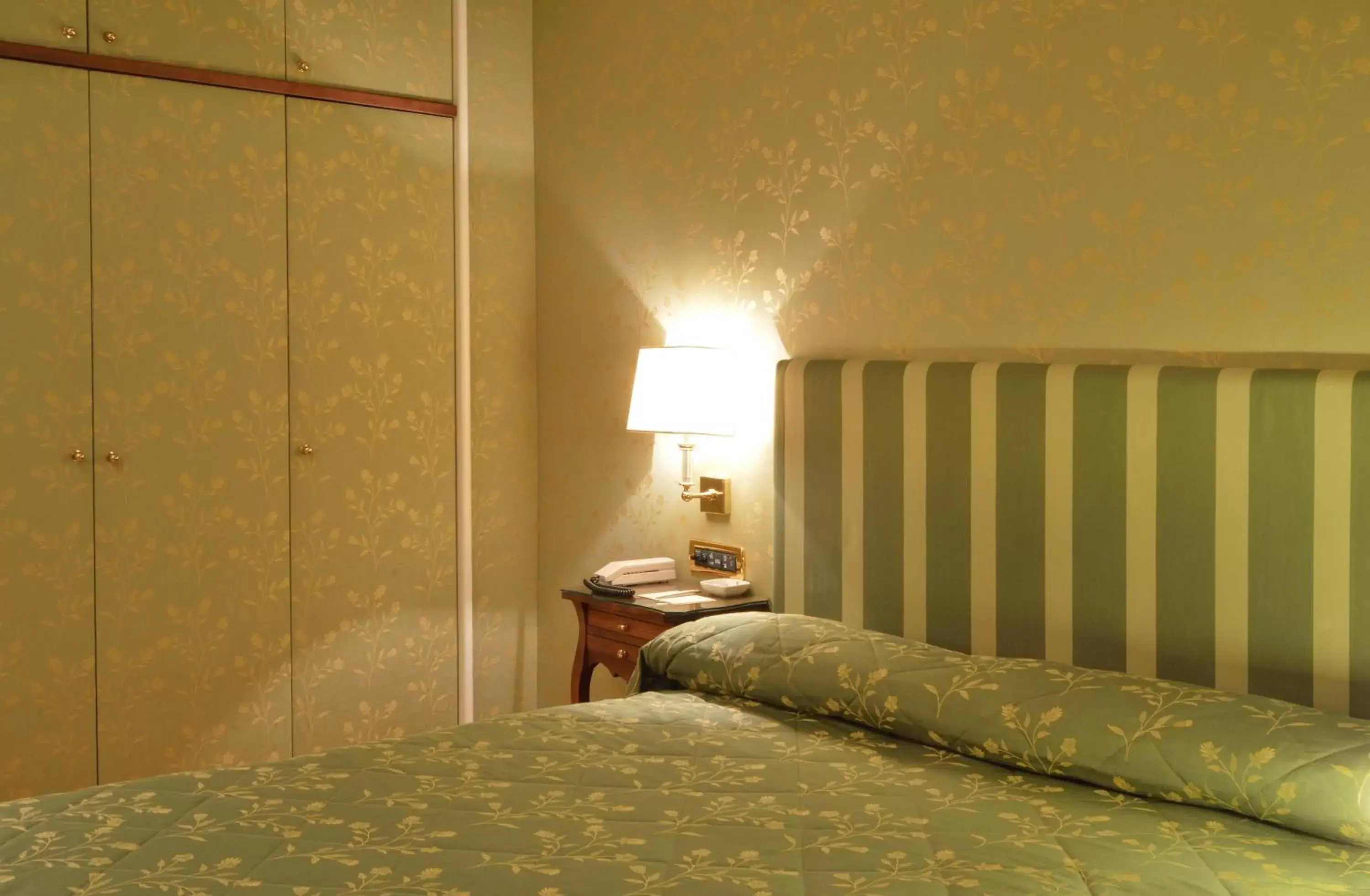 Bed in Grand Hotel Vesuvio