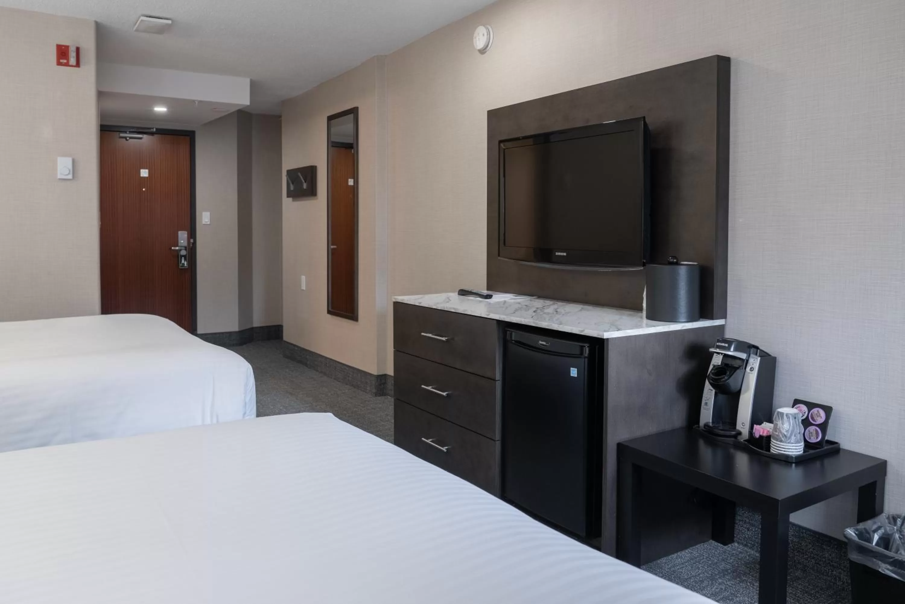 TV and multimedia, Bed in Red Carpet Inn