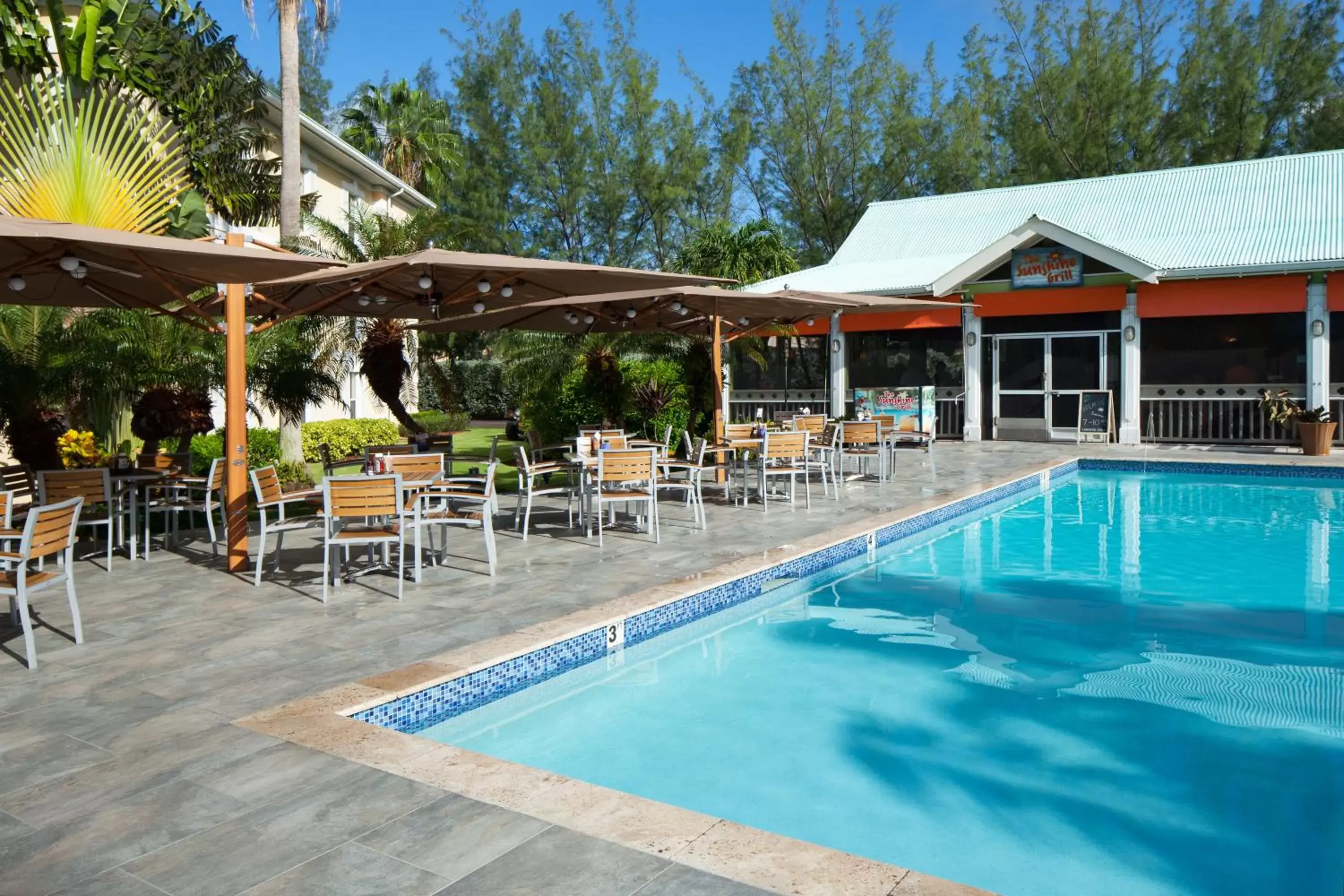 Restaurant/places to eat, Swimming Pool in Sunshine Suites Resort