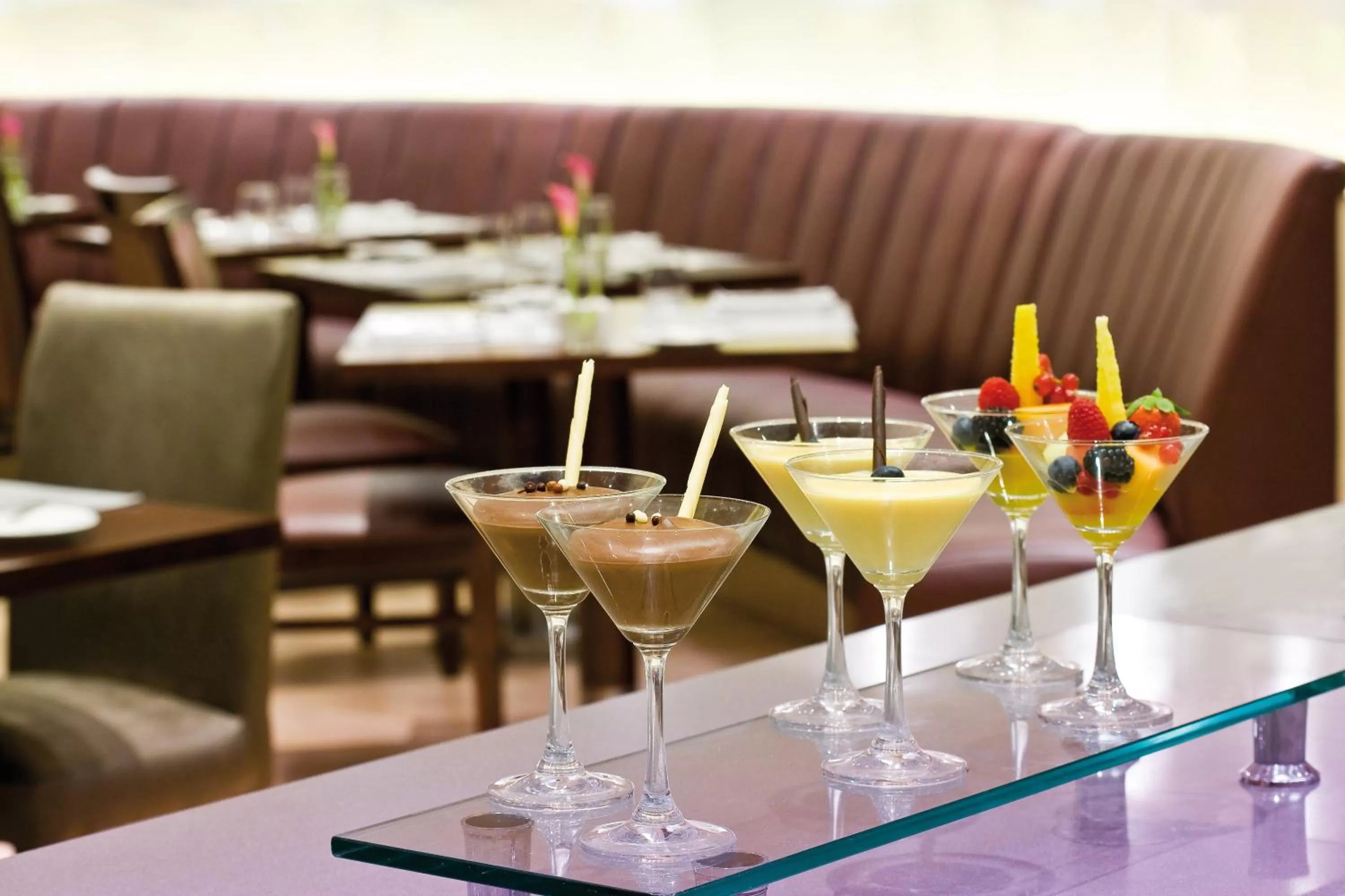 Restaurant/places to eat in Mövenpick Hotel & Apartments Bur Dubai