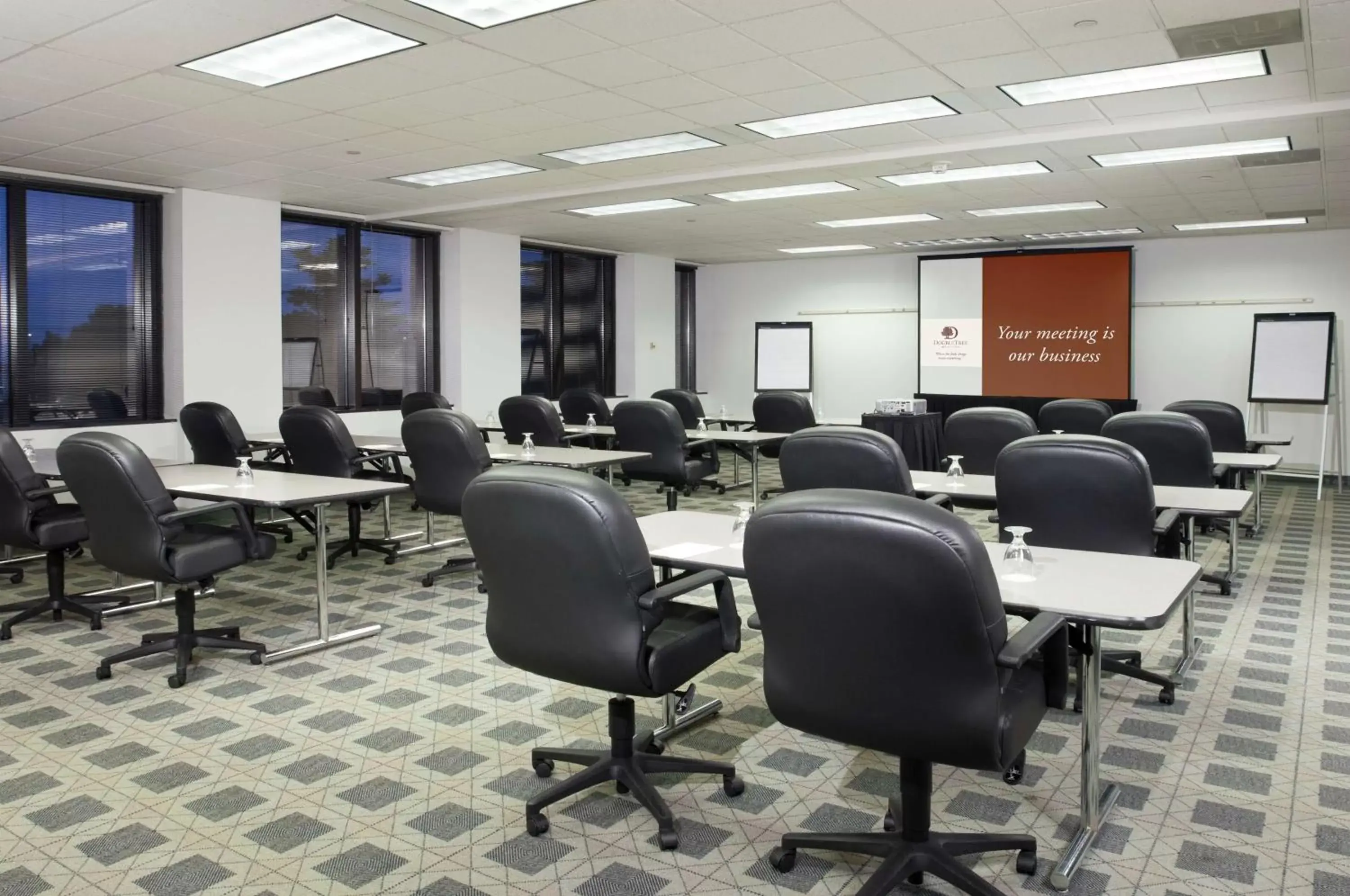 Meeting/conference room in DoubleTree Suites by Hilton Hotel & Conference Center Chicago-Downers Grove