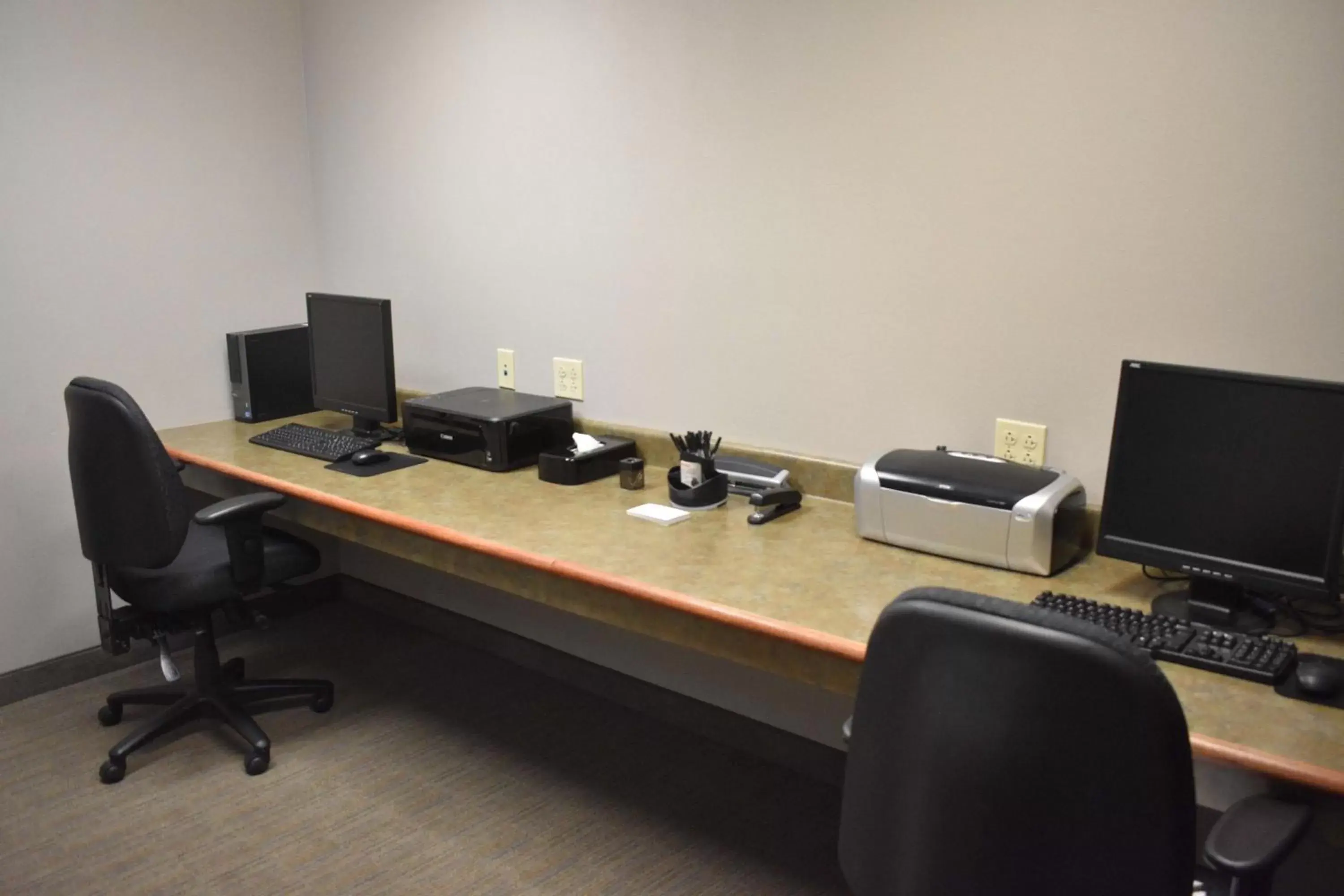 On site, Business Area/Conference Room in Country Inn & Suites by Radisson, Northwood, IA