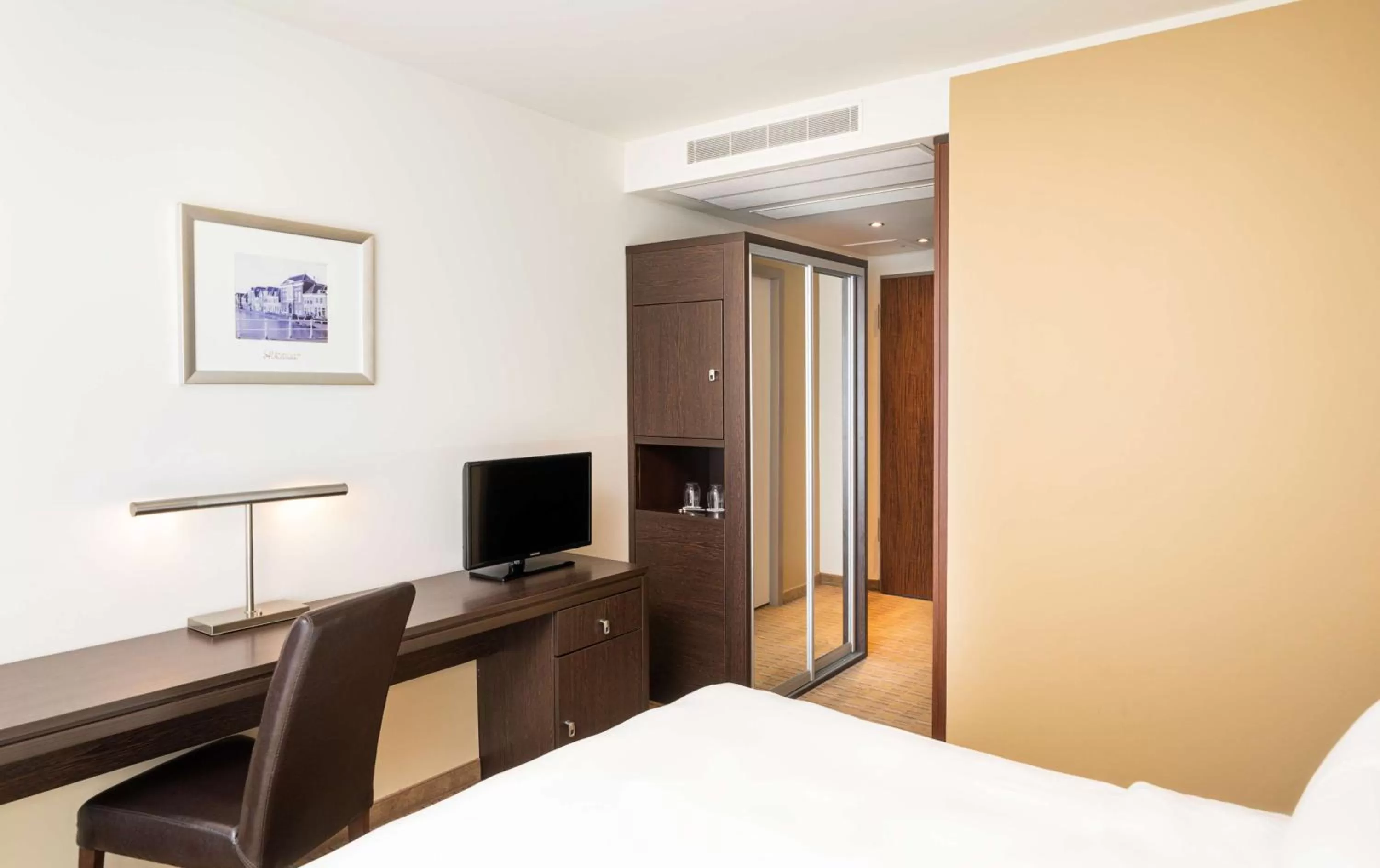 Bedroom, Bed in elaya hotel hamburg finkenwerder