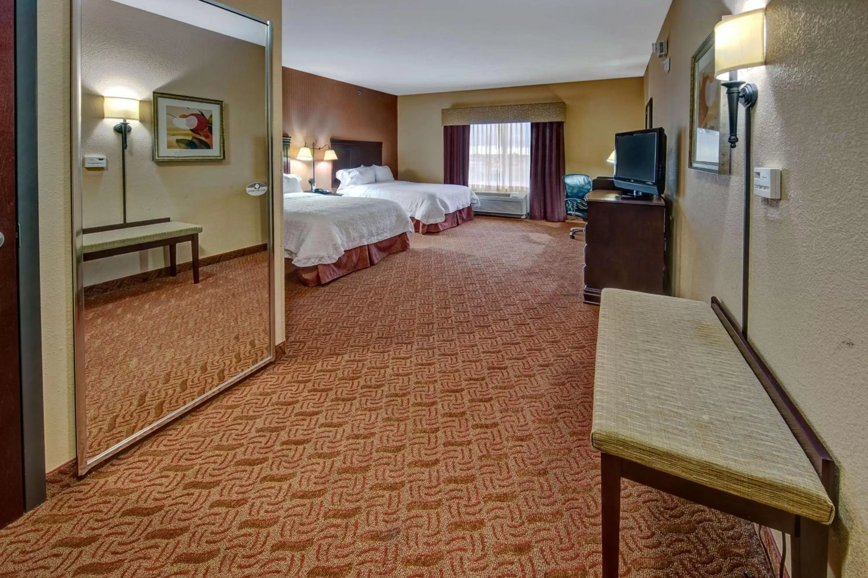 Bed in Hampton Inn & Suites Corsicana