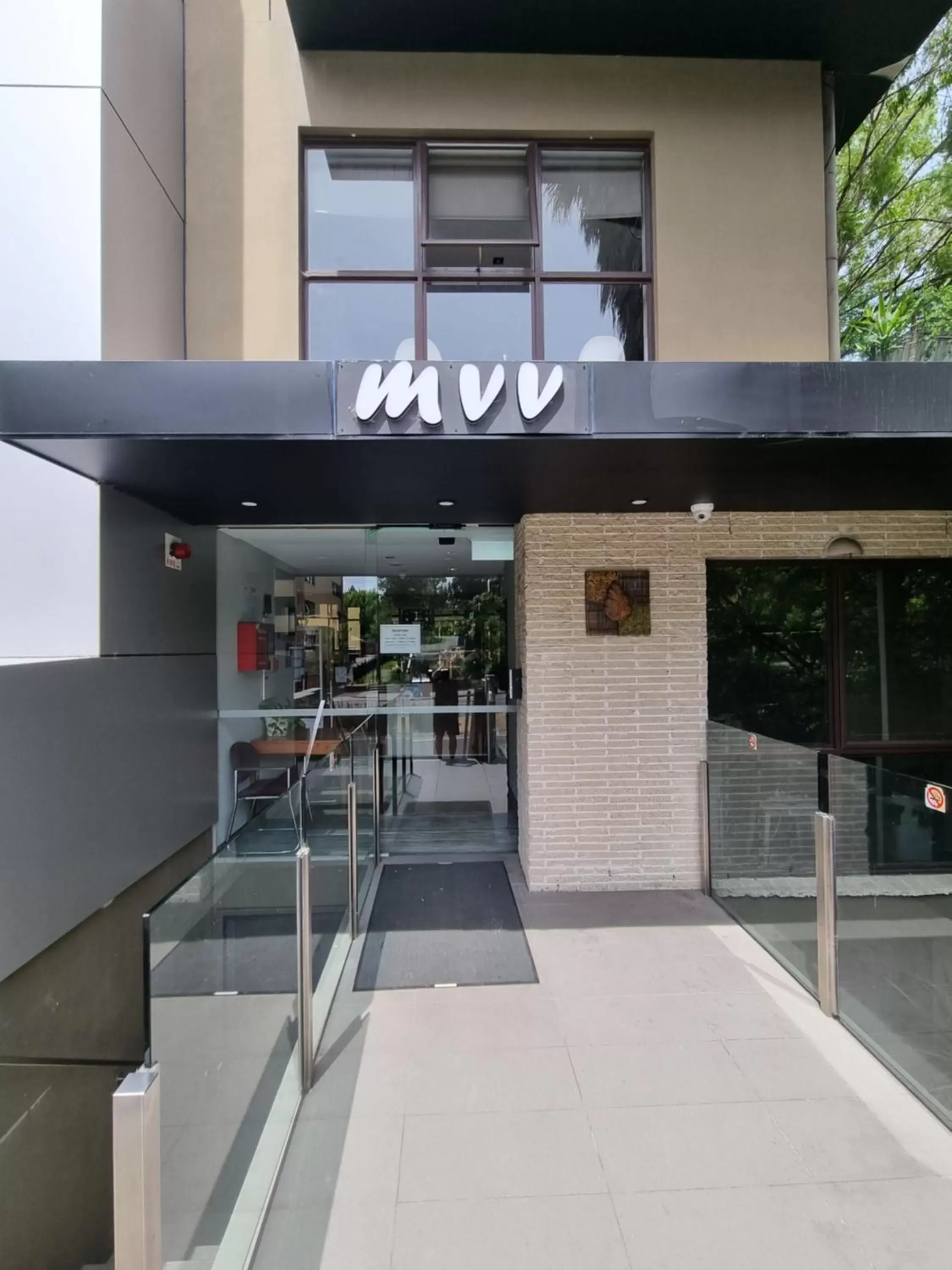 Property logo or sign in MVV Motel & Comfy Kew Apartments