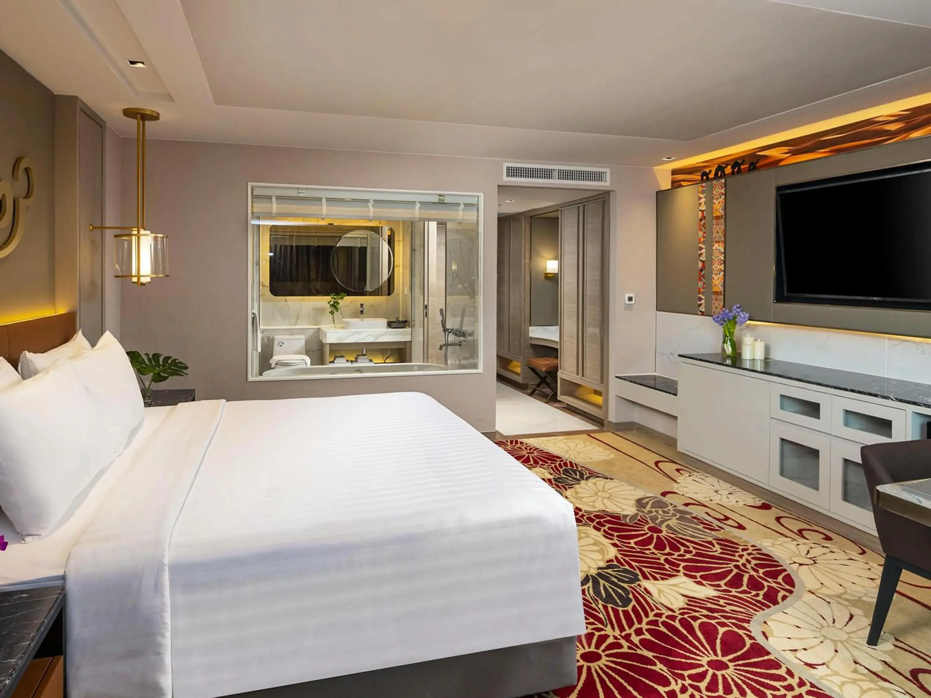 Bed, TV/Entertainment Center in Valia Hotel Bangkok