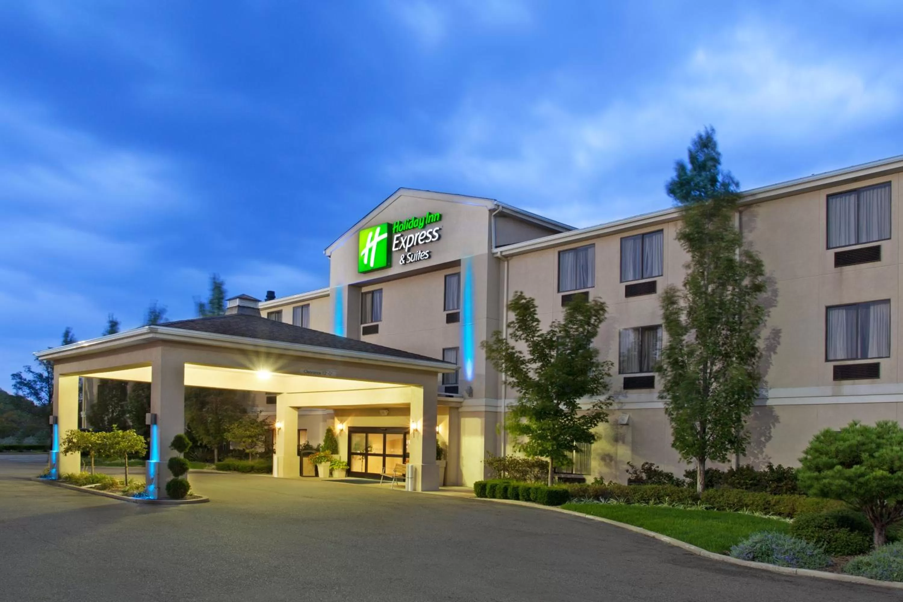 Holiday Inn Express & Suites Alliance by IHG