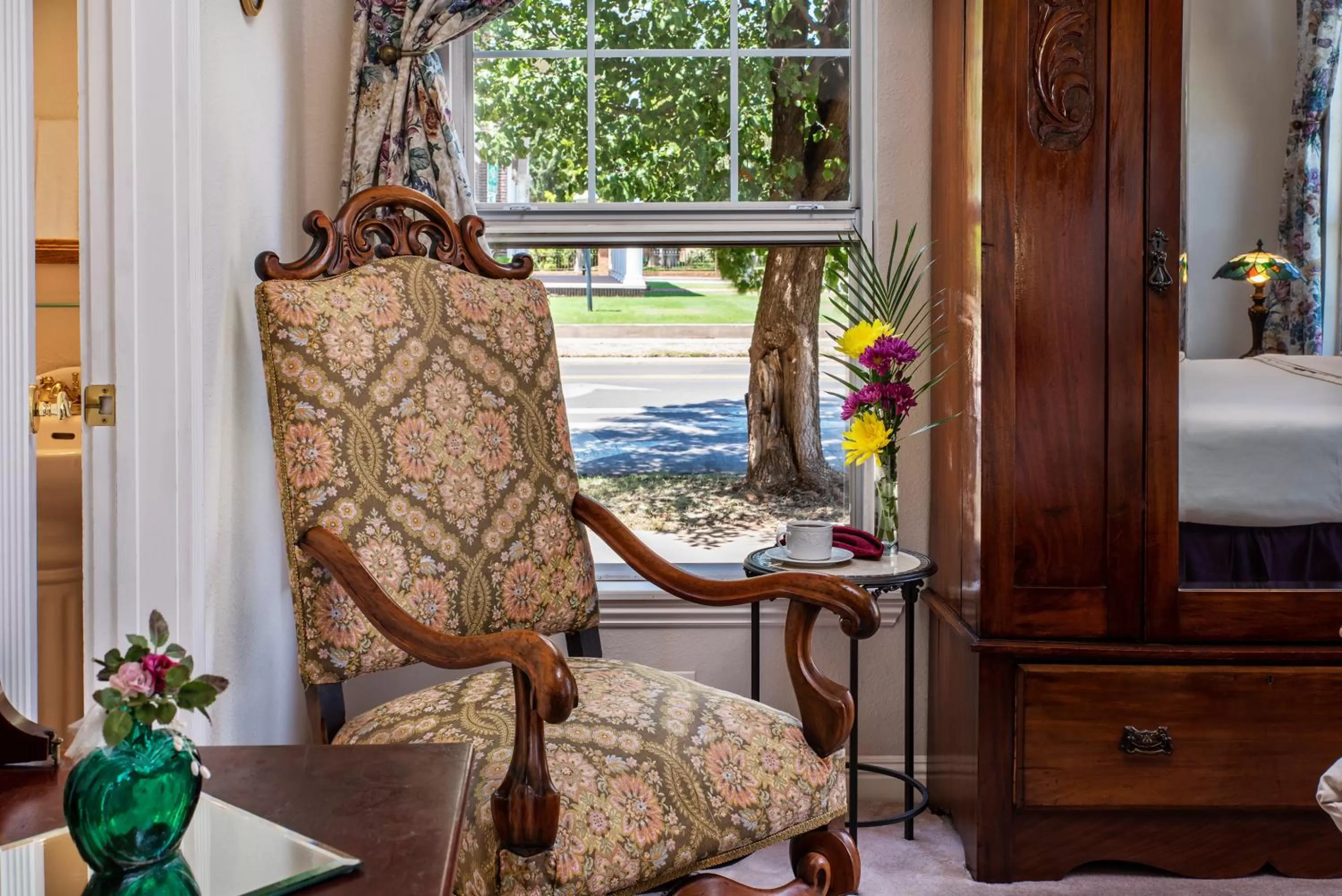 Seating area in Woodrow House Bed & Breakfast