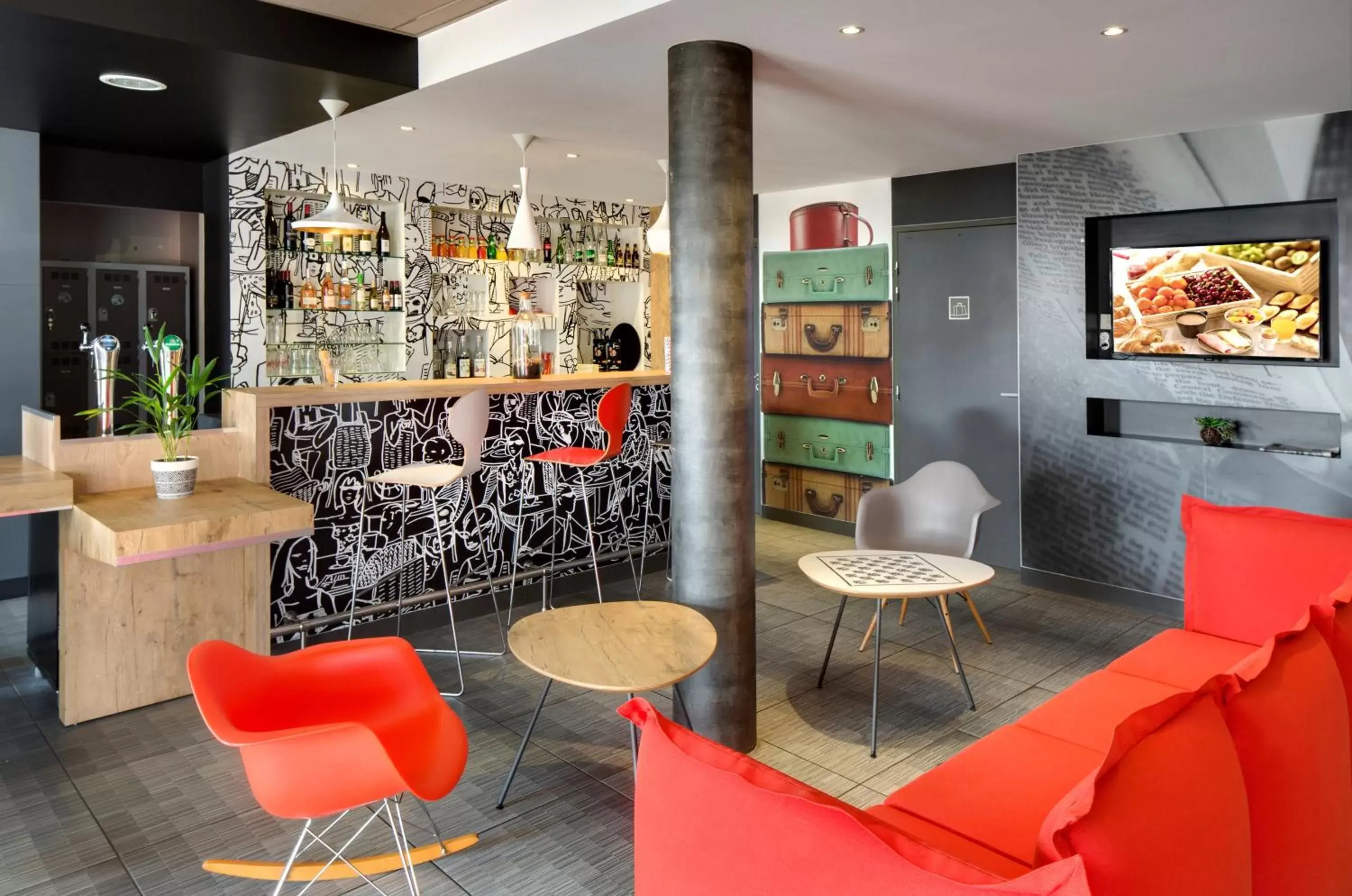 Lounge or bar, Lounge/Bar in ibis Clermont Ferrand Nord Riom