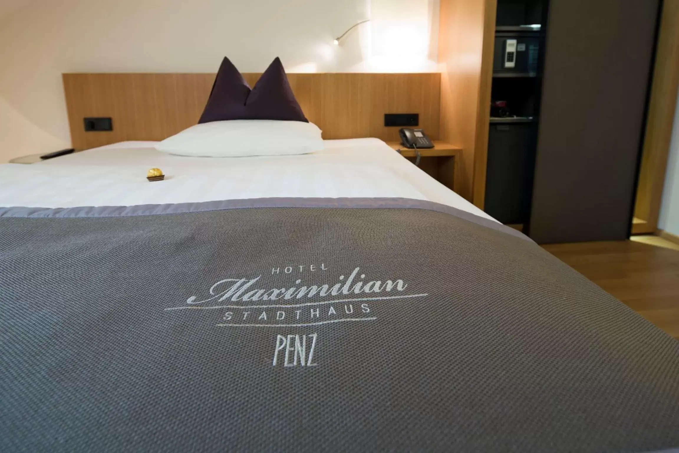 Bed in Hotel Maximilian - Stadthaus Penz