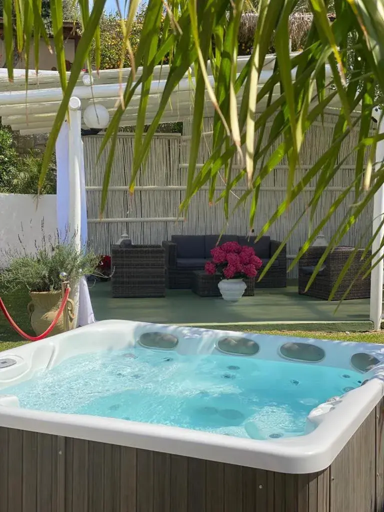 Hot Tub, Swimming Pool in Hotel Parco Delle Agavi