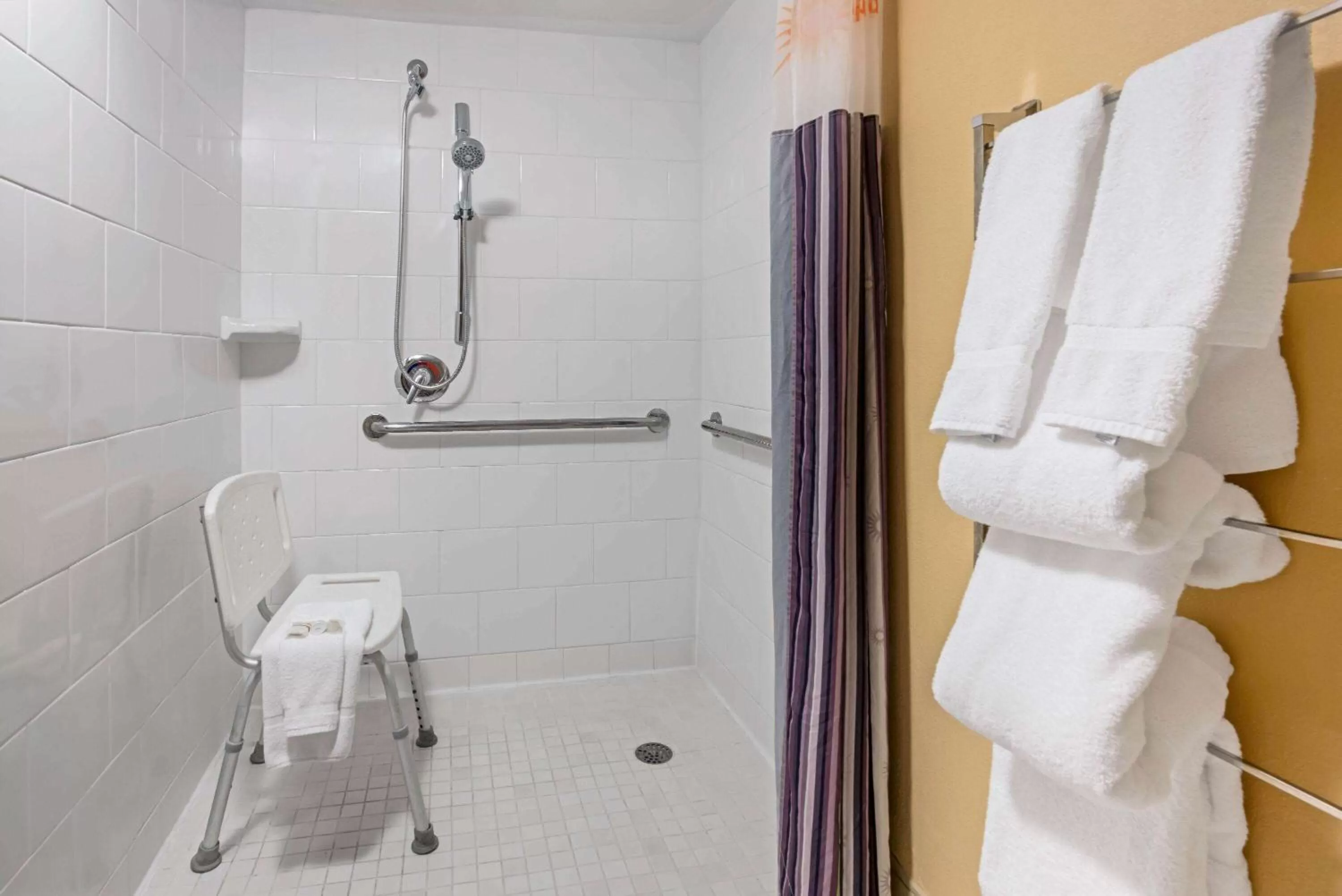 Shower in La Quinta by Wyndham West Palm Beach Airport