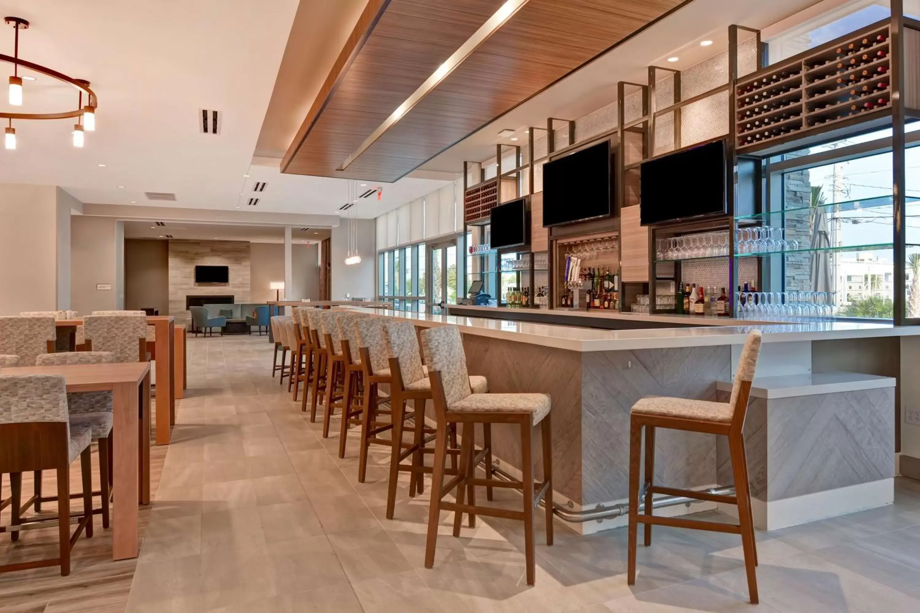 Breakfast, Lounge/Bar in Hilton Garden Inn Destin Miramar Beach, Fl