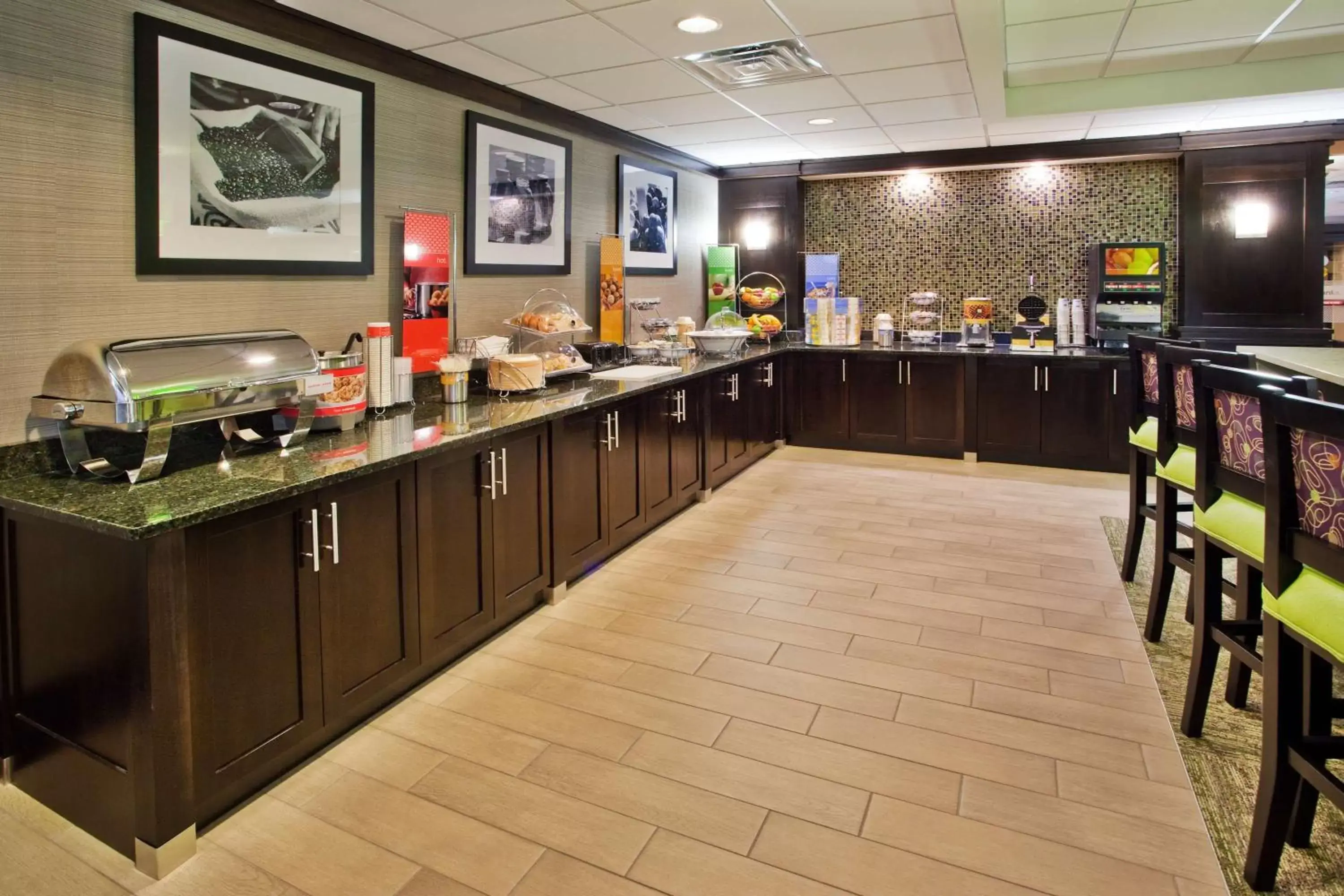 Dining area, Restaurant/Places to Eat in Hampton Inn Atlanta-Town Center/Kennesaw