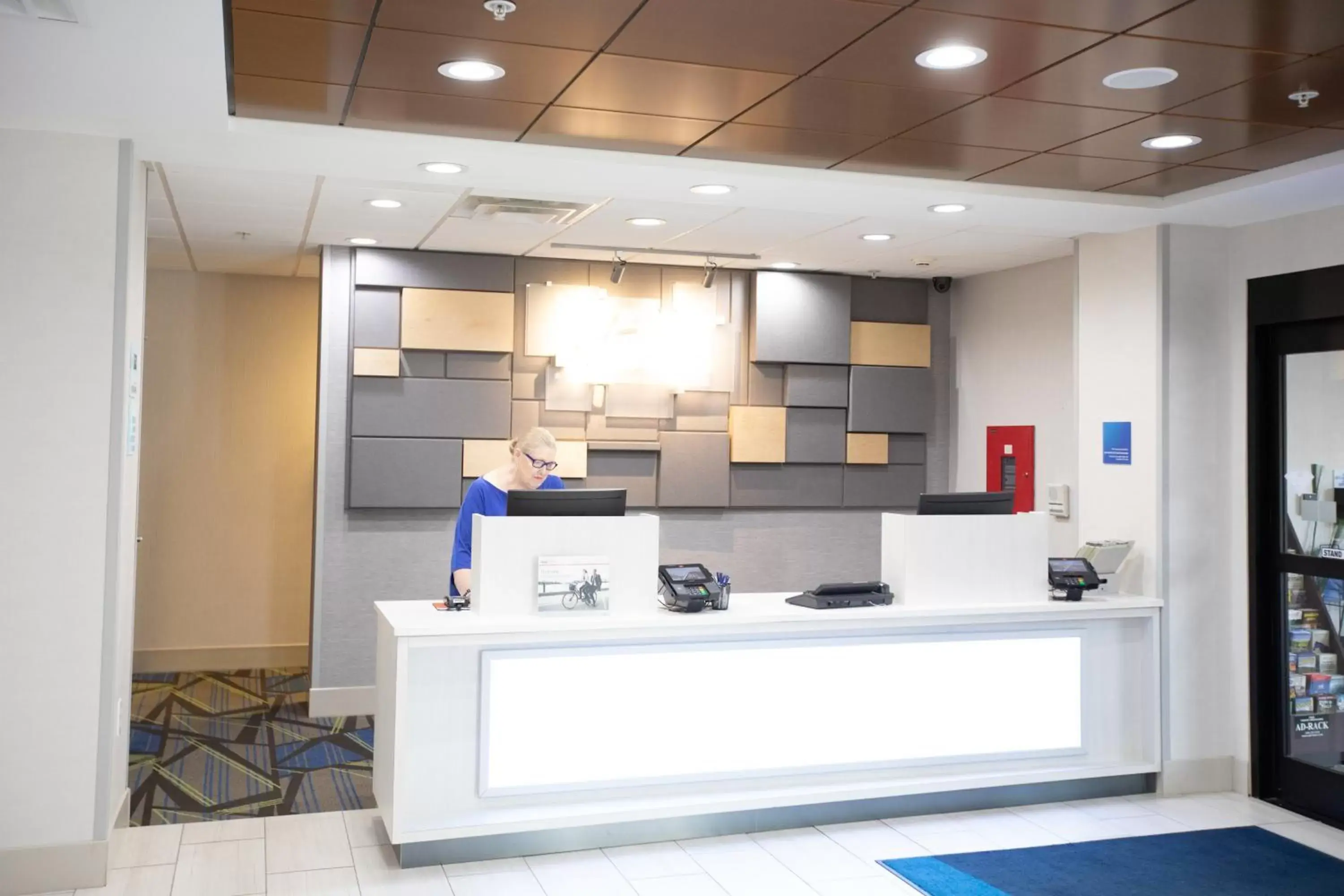 Property building, Lobby/Reception in Holiday Inn Express & Suites Knoxville-Farragut, an IHG Hotel