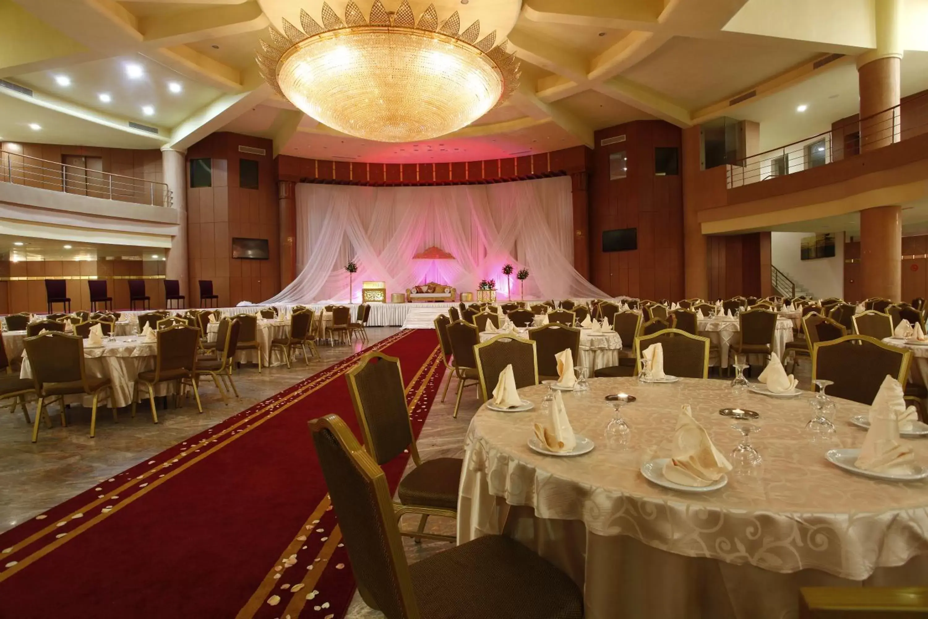 Business facilities, Restaurant/Places to Eat in Tunis Grand Hotel