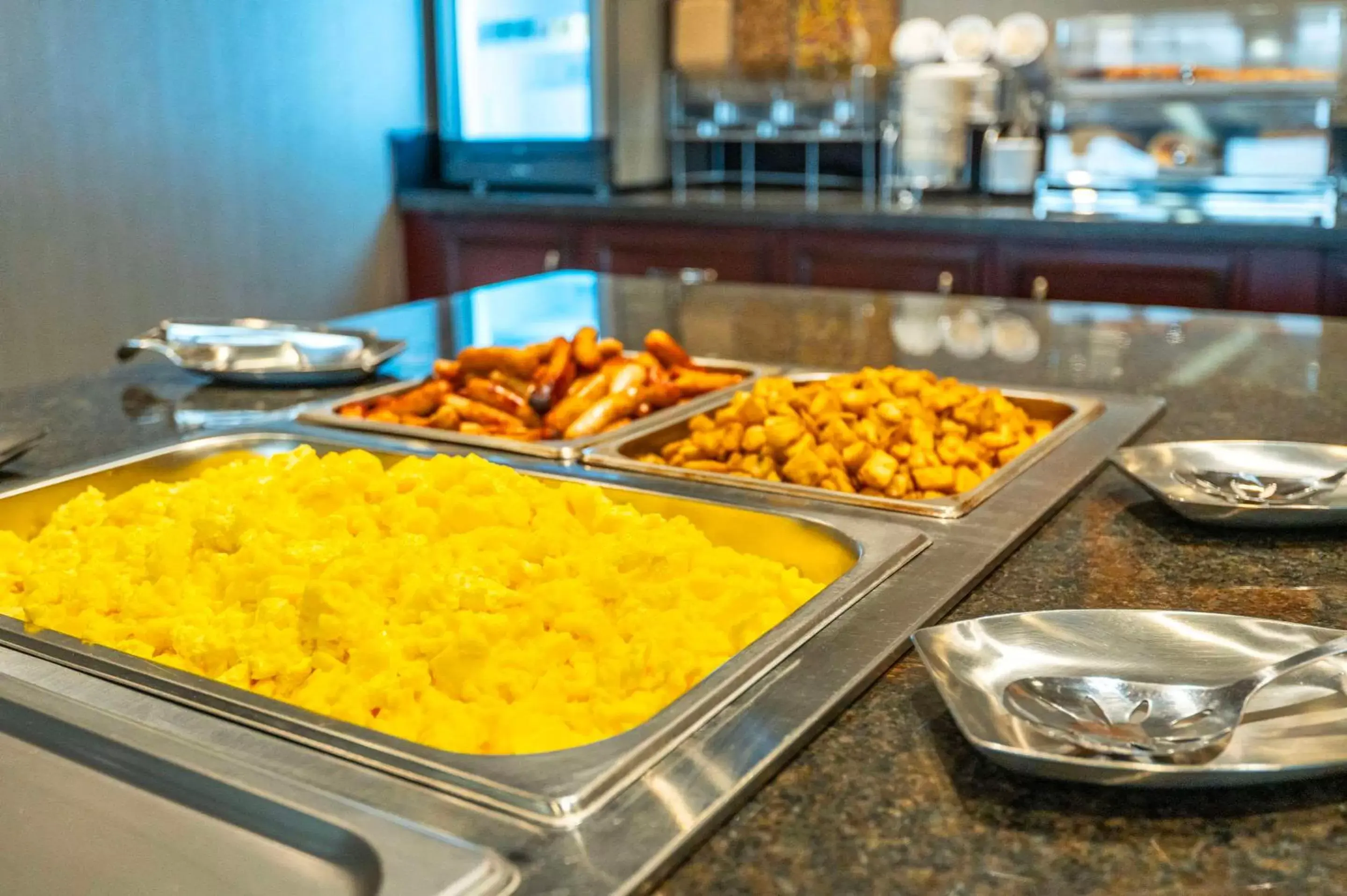 Breakfast in Comfort Inn & Conference Centre Toronto Airport