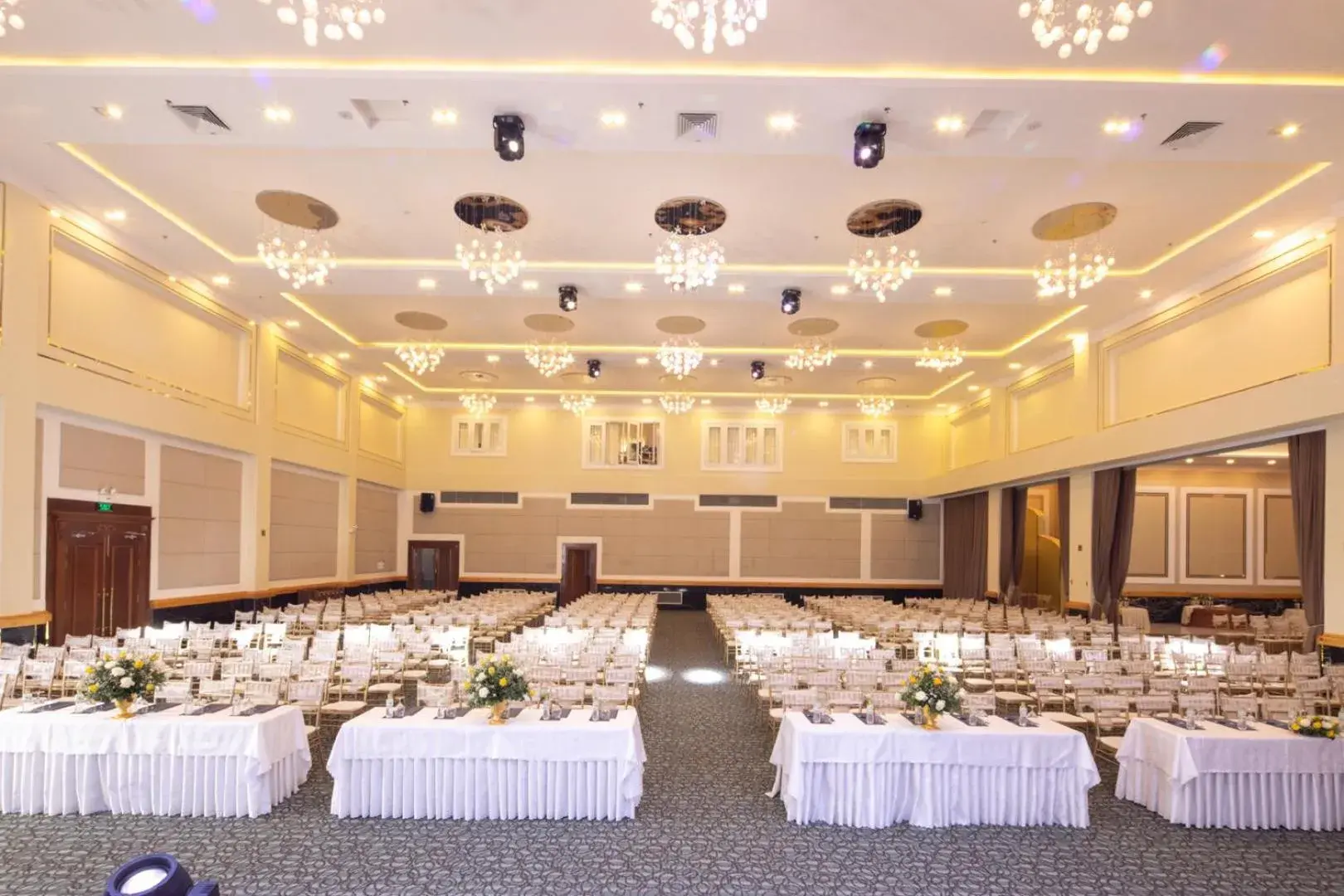Business facilities, Banquet Facilities in Ladalat Hotel