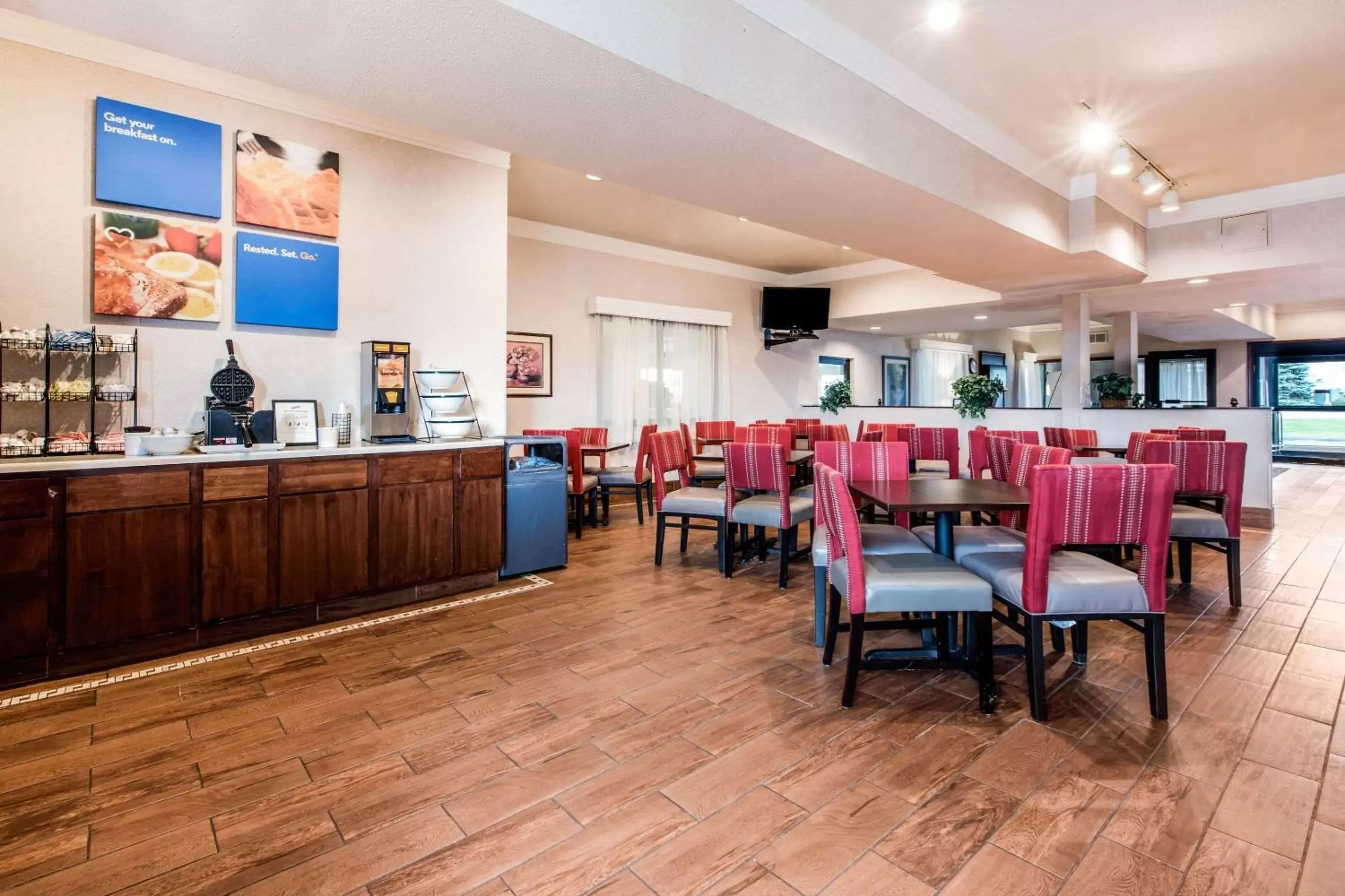 Restaurant/Places to Eat in Comfort Inn & Suites Streetsboro - Kent