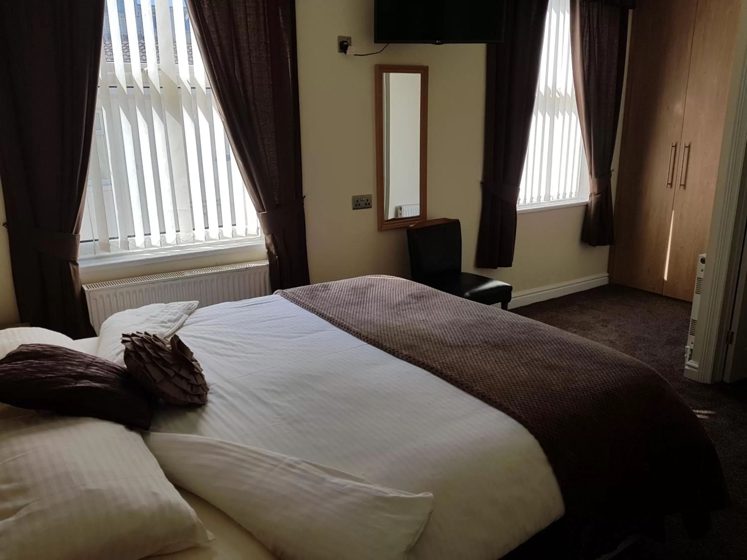 Bed in Lexham Hotel