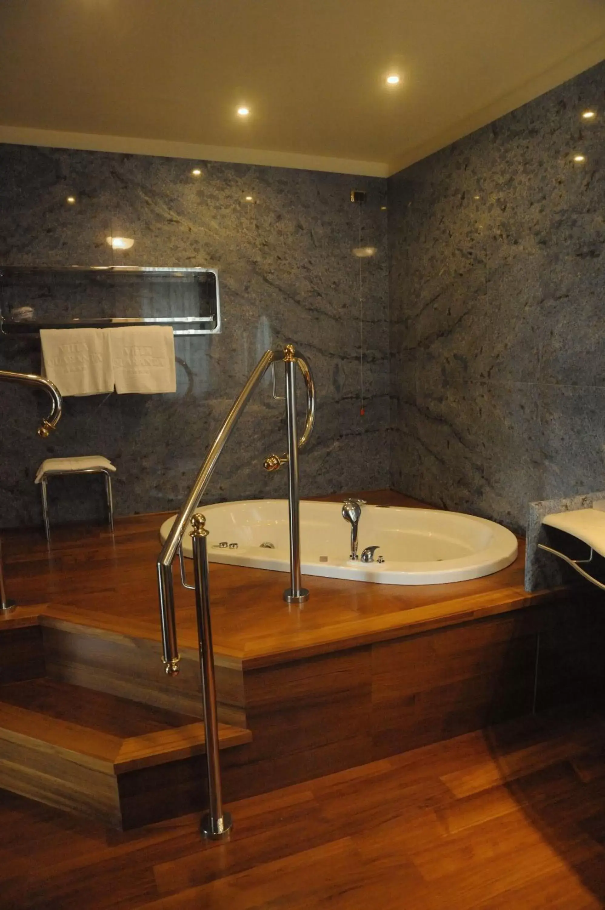 Hot Tub, Bathroom in Villa Quaranta Tommasi Wine Hotel & SPA