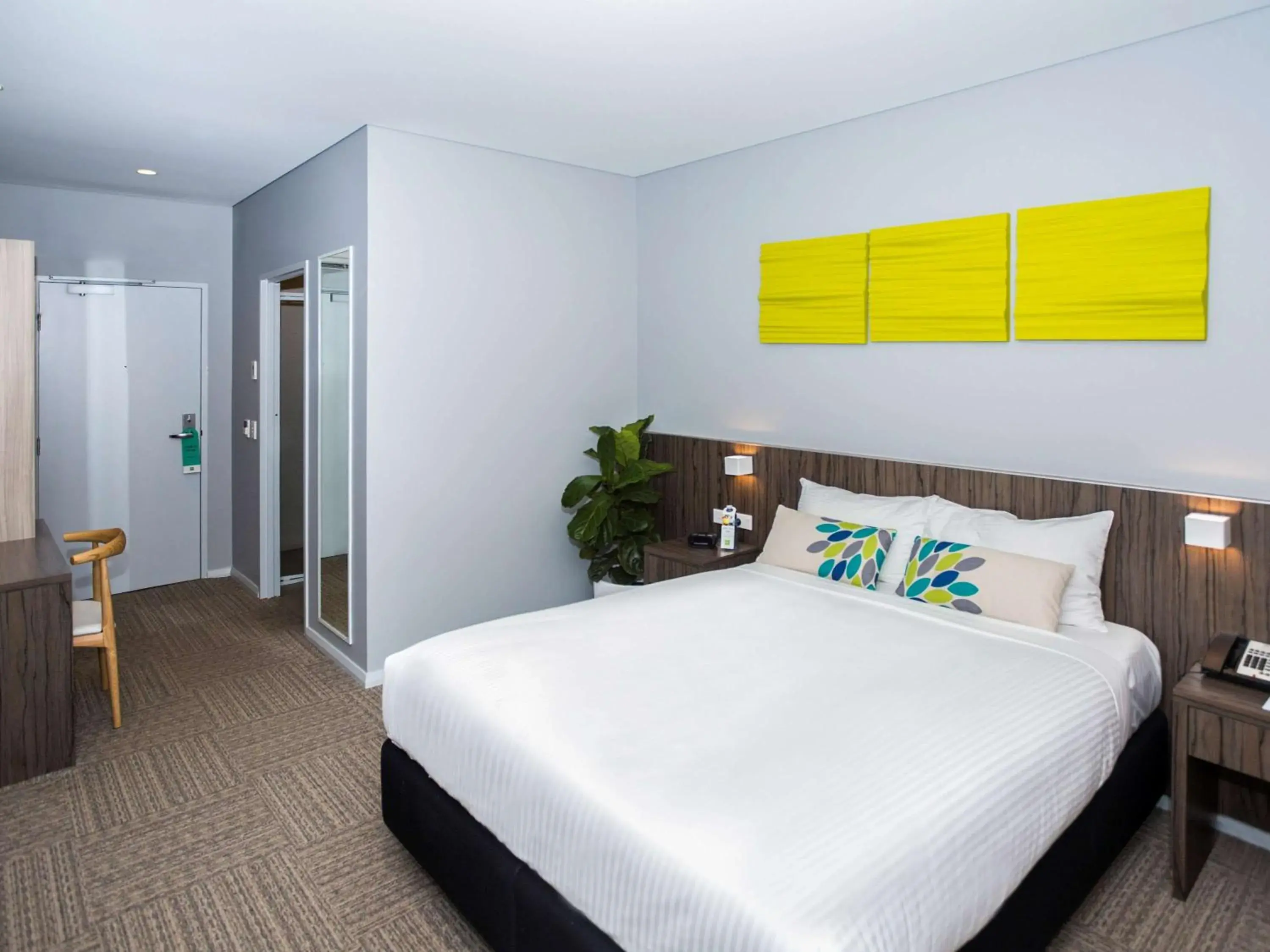 Photo of the whole room in Ibis Styles The Entrance