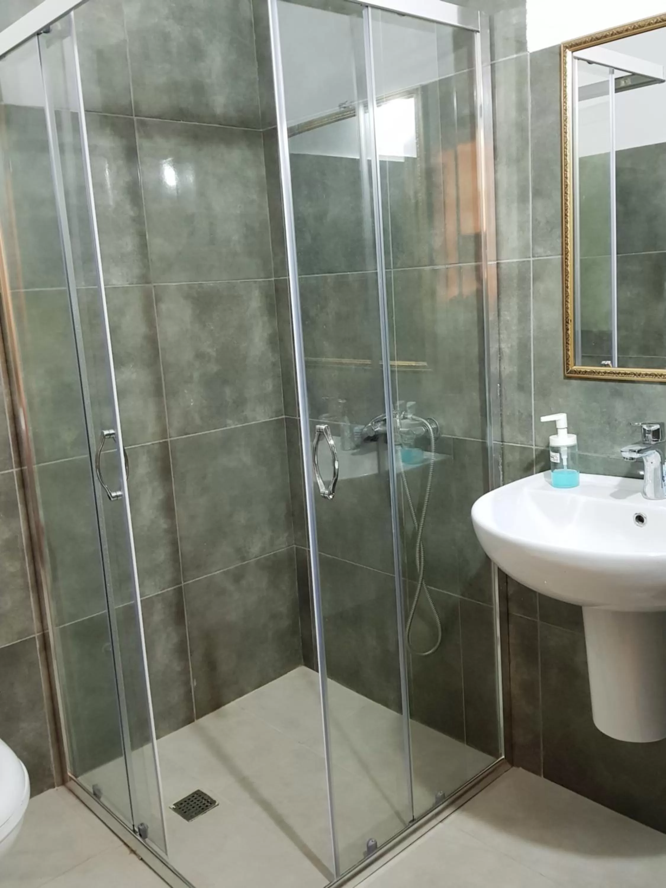 Bathroom in Hotel Kurtabeg