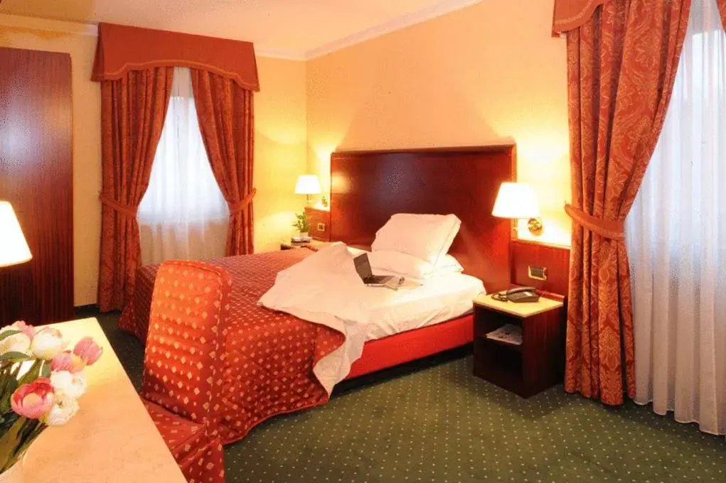 Photo of the whole room, Bed in Hotel La Spia D'Italia